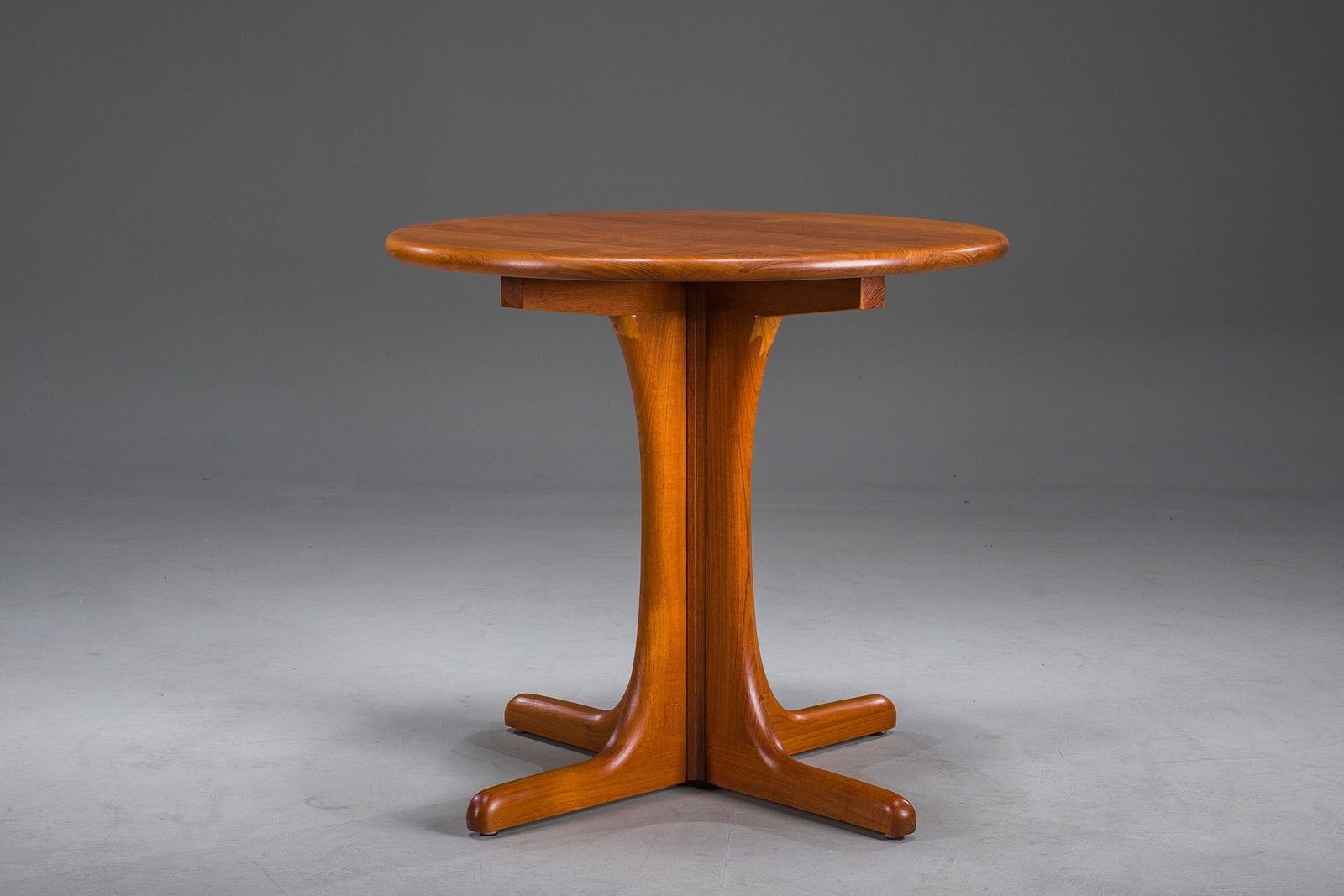 Vintage Scandinavian Danish Teak Round Side Table By Axelsen, 2003 photo vintage
