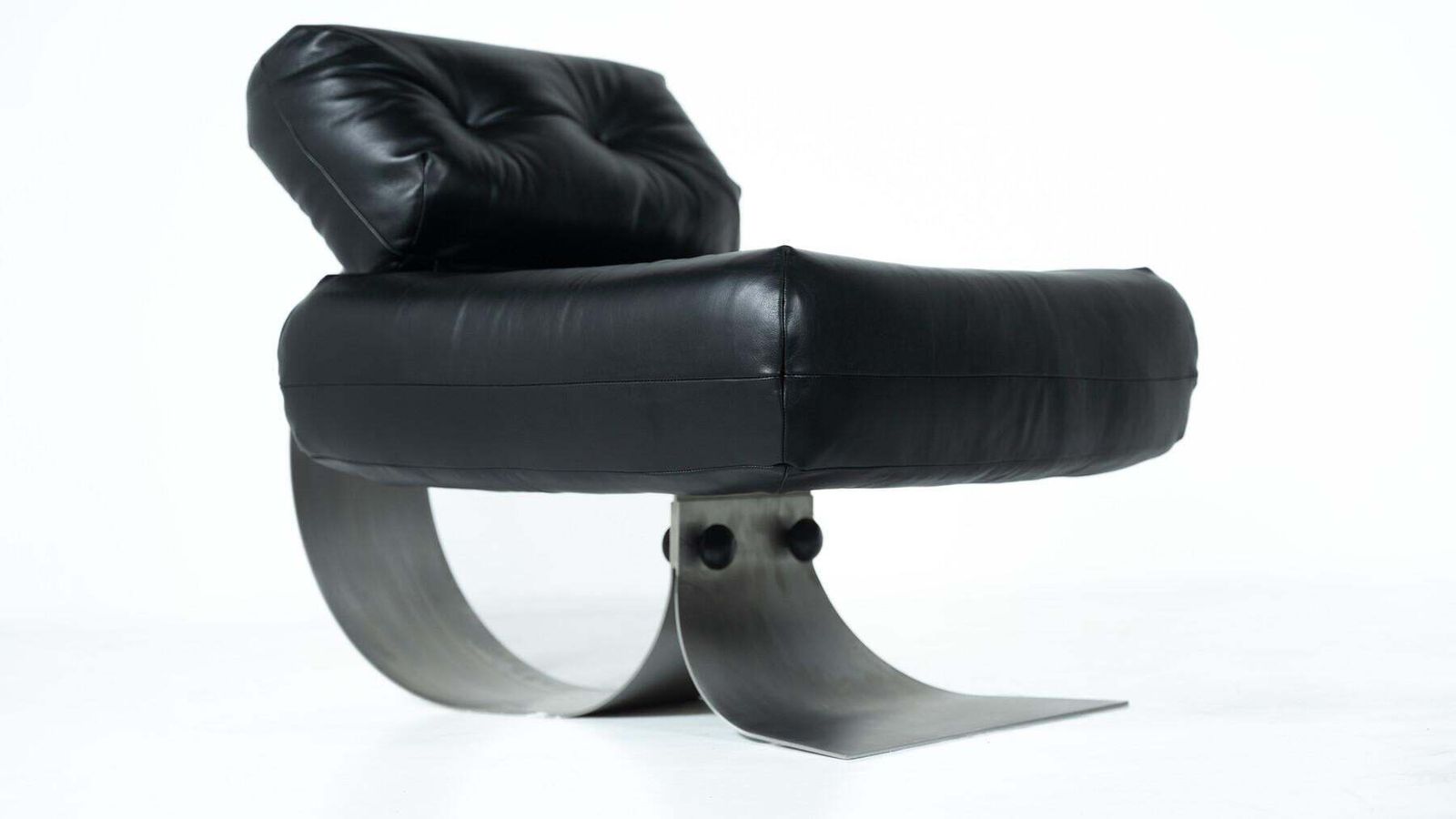 Black Leather Lounge Chair And Ottoman Model 'Alta' By Oscar Niemeyer photo furniture