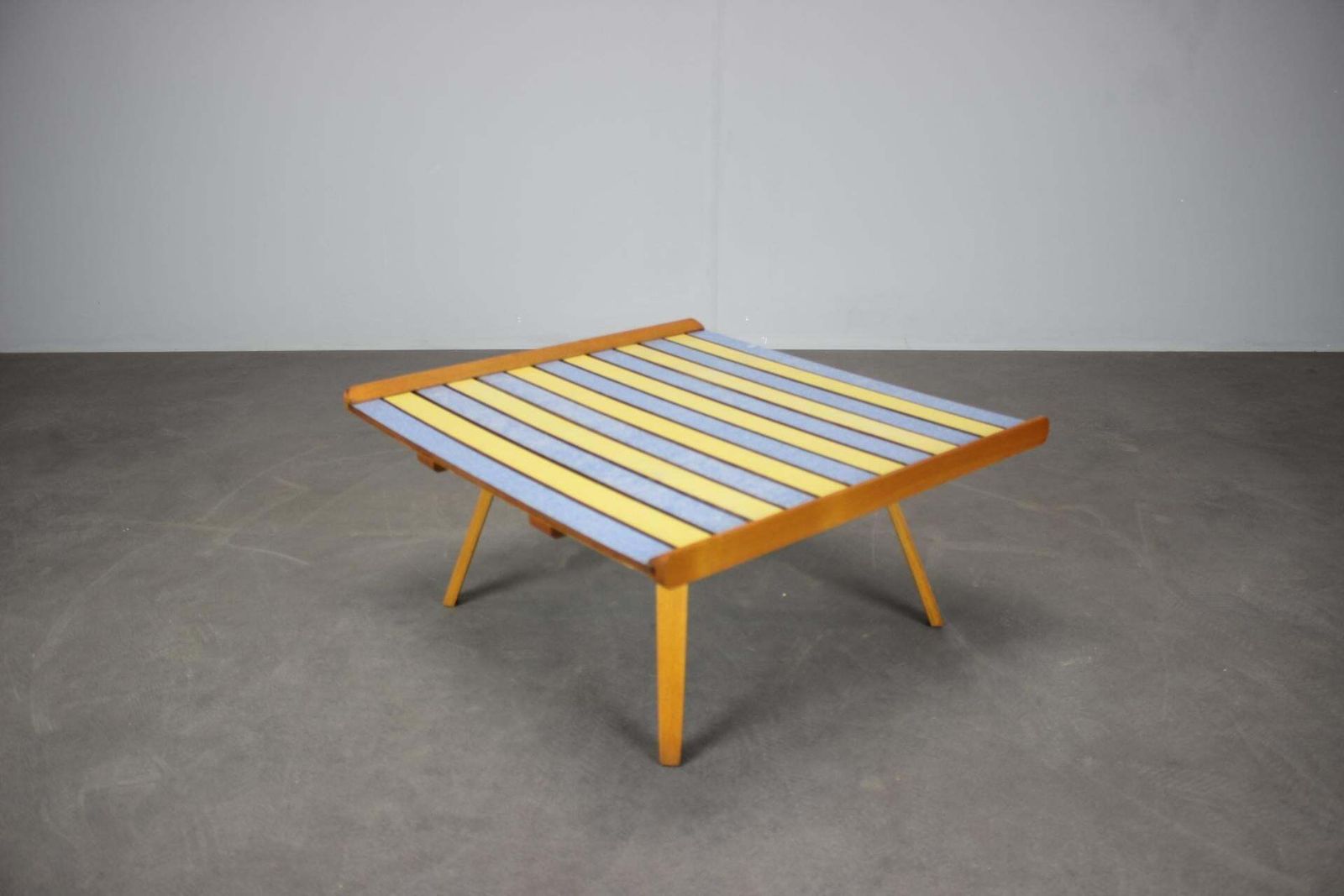 Sellette ou table d'appoint mid-century, Tchécoslovaquie, années 1970 photo Mobilier