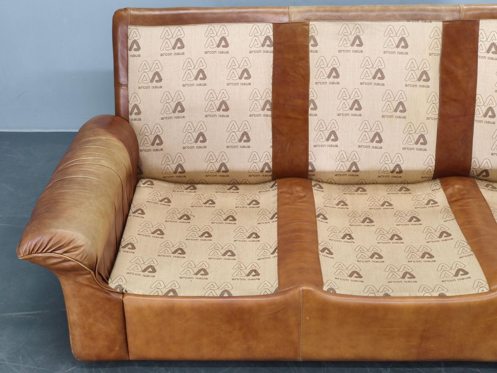 photo vinterior 1970s Arcon Italia Cognac Buffalo Leather Three Seat Sofa