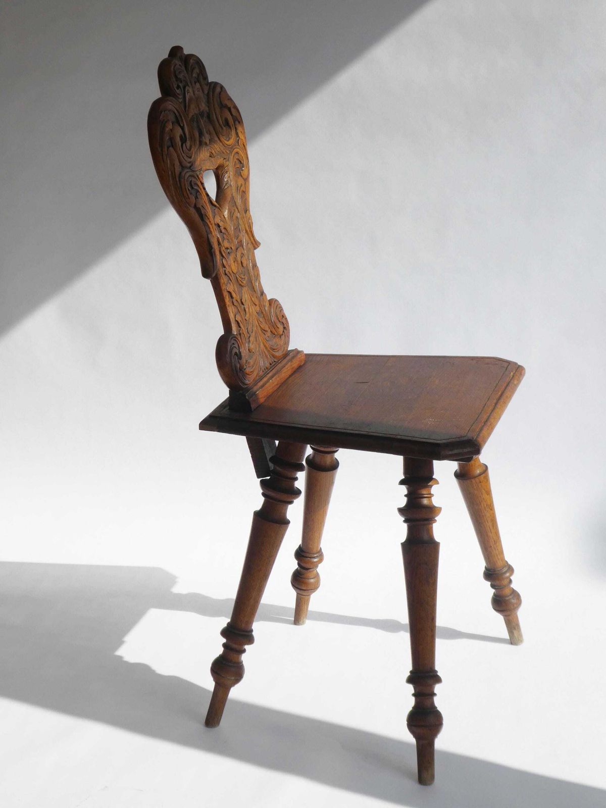 Antique Alpine Oak Folk Art Chair With Carved Face Mask, Brutalist Escabelle Wooden Chair photo vinterior