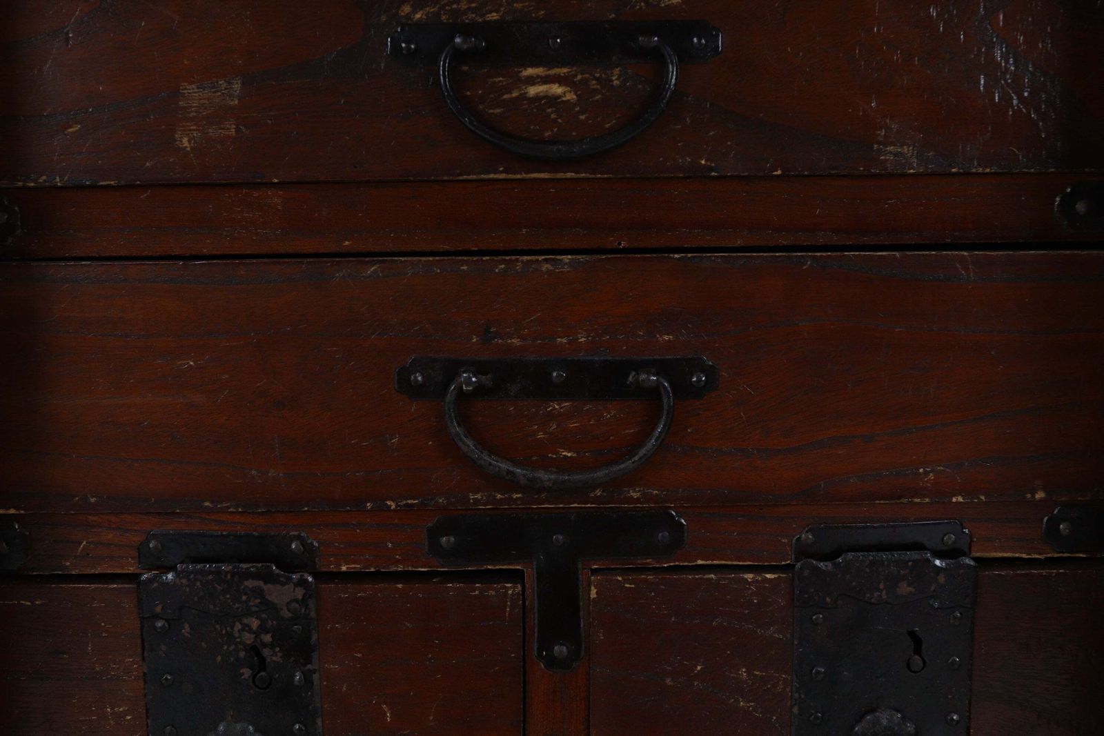 photo vintage Antique Japanese Keyaki Choba Dansu Merchant's Chest From Yonezawa