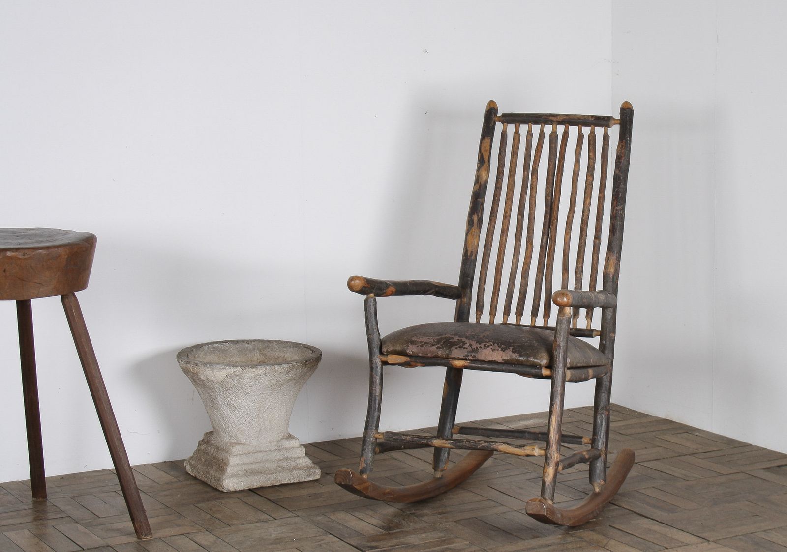 photo furniture Antique American Stick Back Rocking Chair With Distressed Patina And Leather Seat