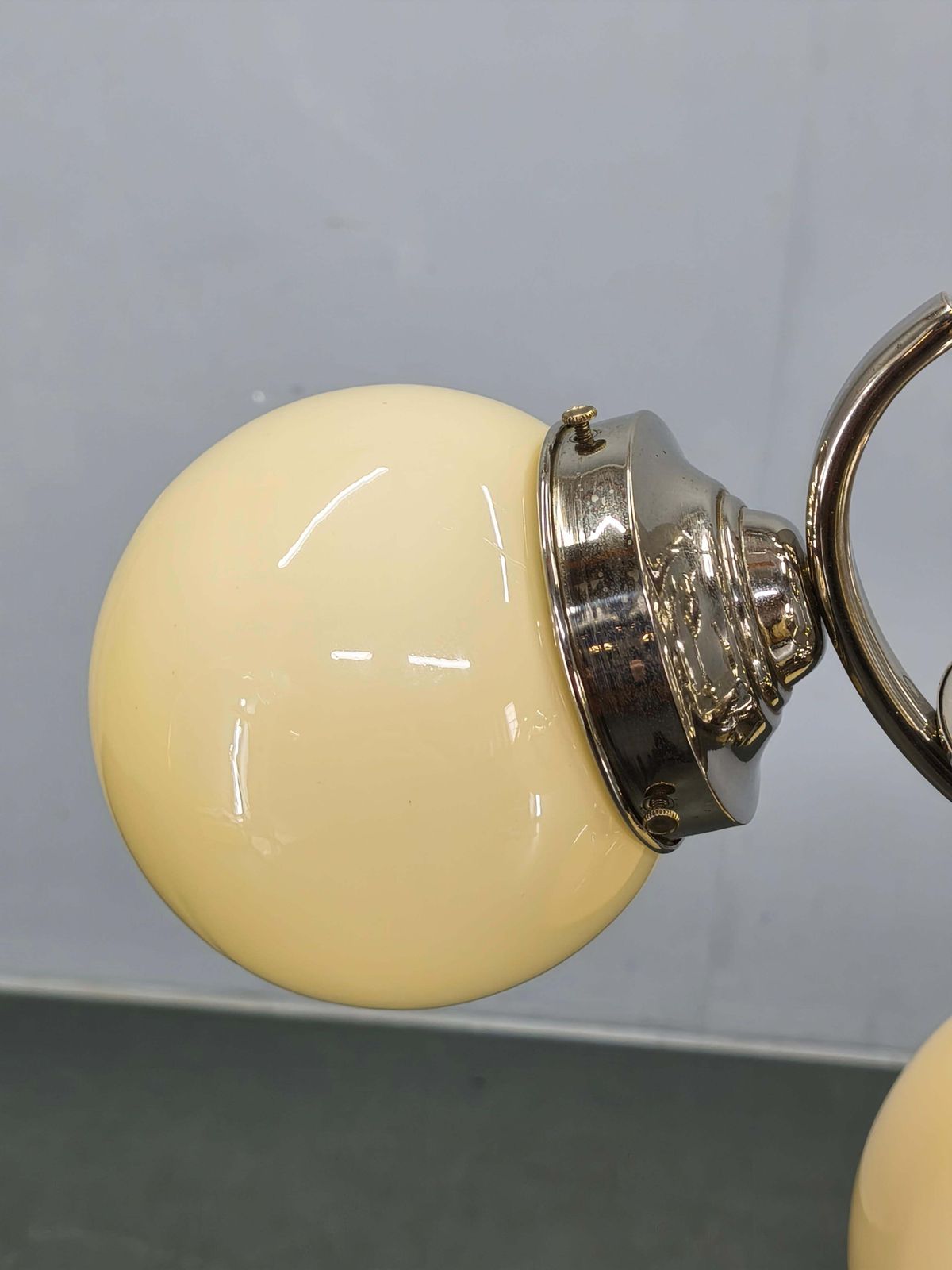 Bauhaus Globe Hanglamp Tsjecho-Slowakije jaren 1930 Chroom Pendant. photo 908.0