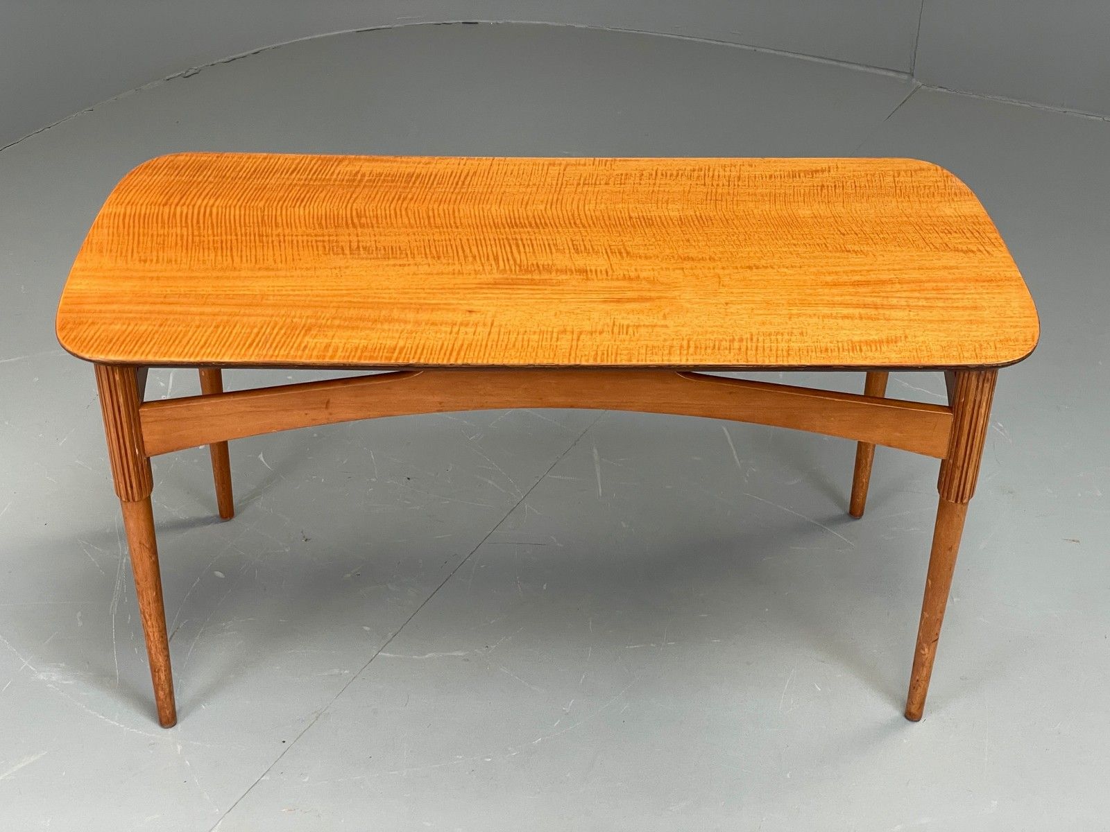 Vintage 1940s Coffee Table Swedish Flamed Mahogany Carved Legs Eb11965 photo furniture