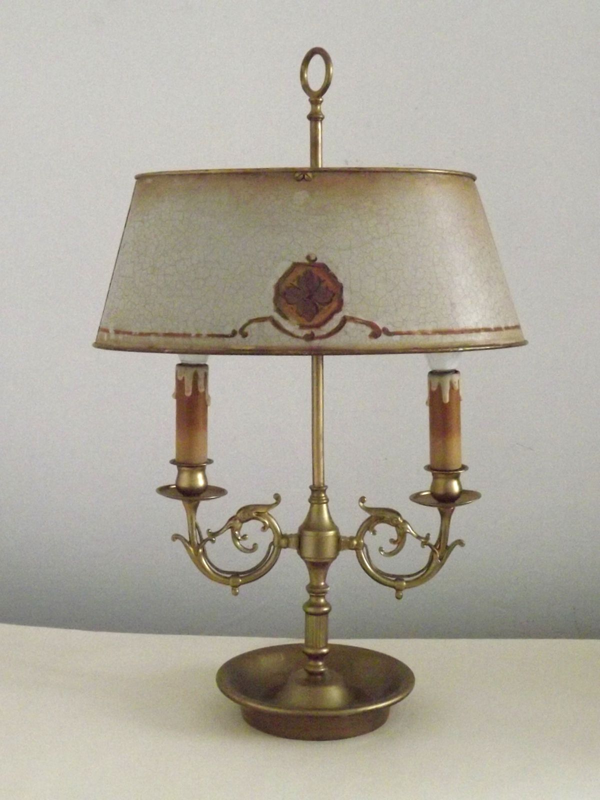 Franse Empire Messing Boulotte Tafellamp met 2 Lichtpunten en Handgeschilderd Bloemendecor