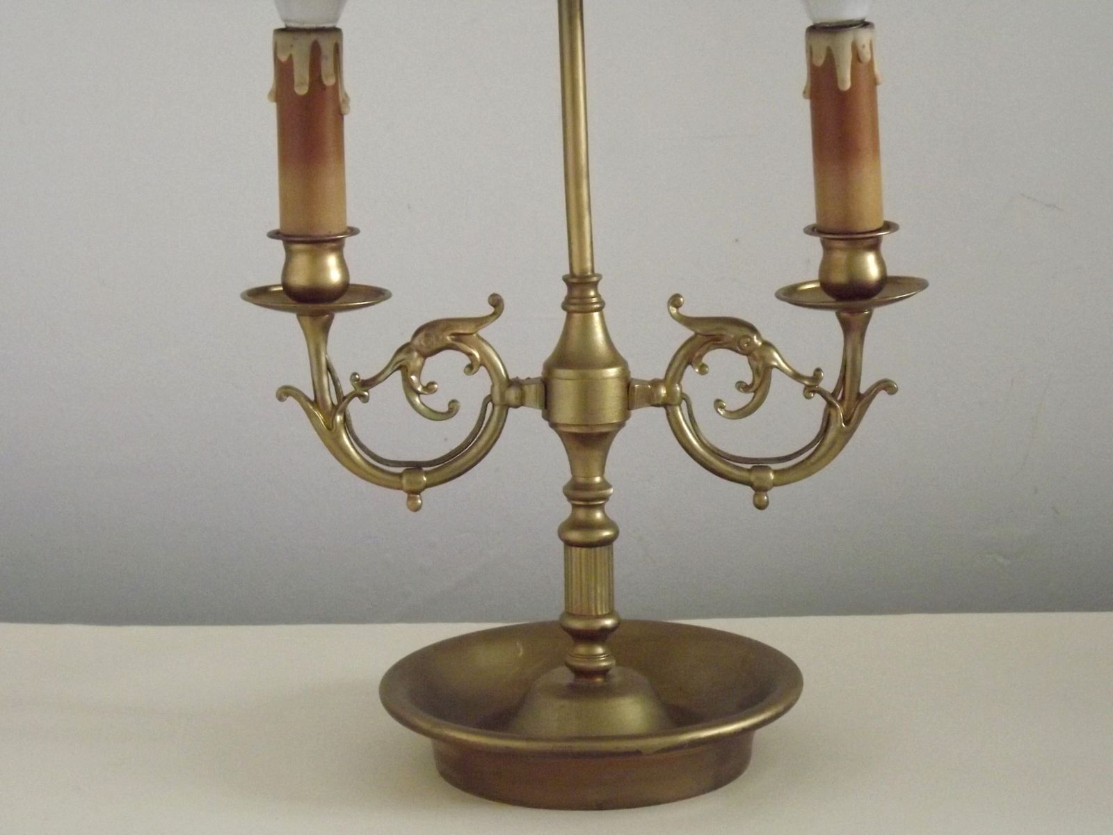 photo buy Franse Empire Messing Boulotte Tafellamp met 2 Lichtpunten en Handgeschilderd Bloemendecor