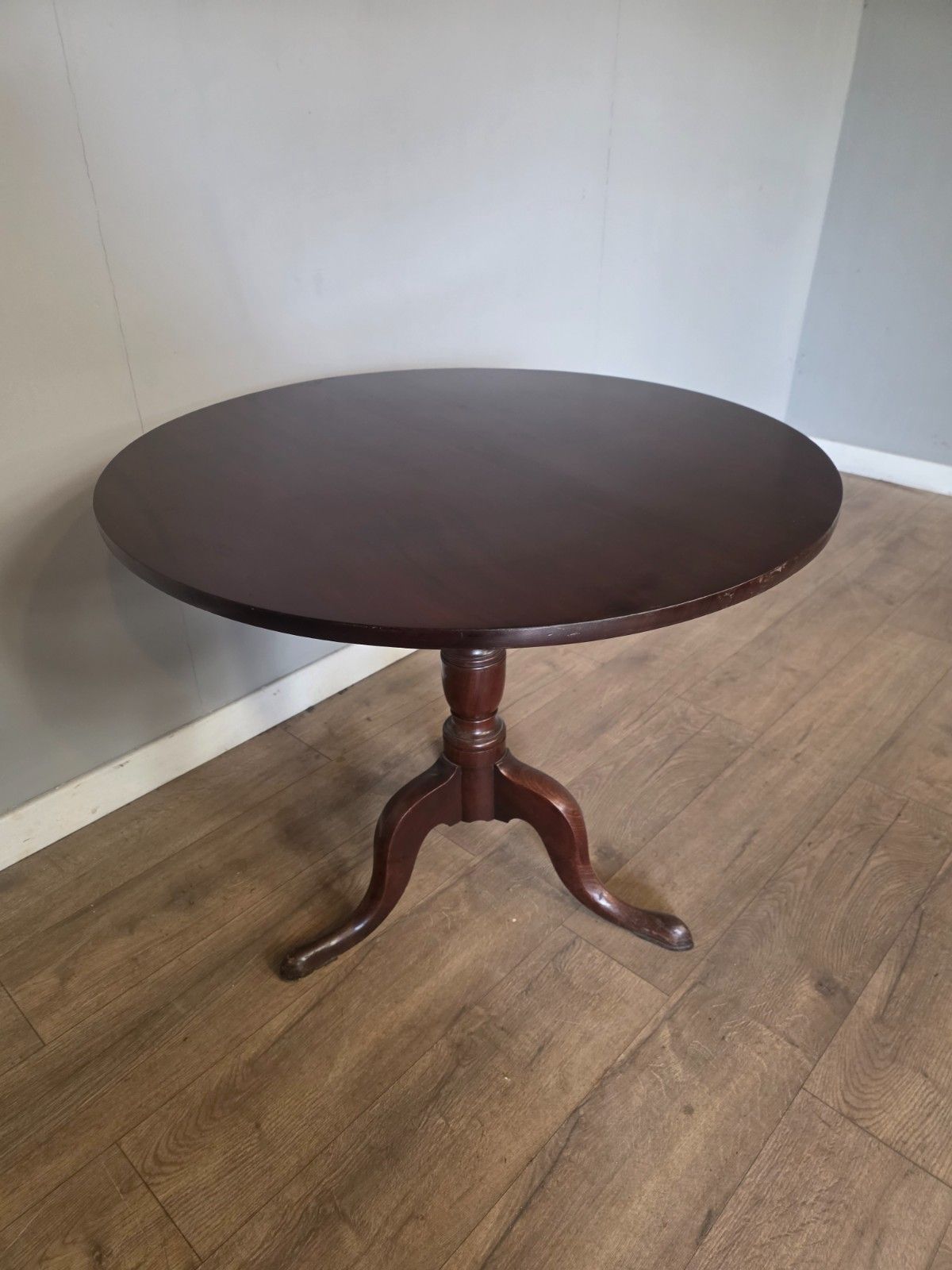 photo furniture Antique Mahogany George III Tilt Top Table 1800s