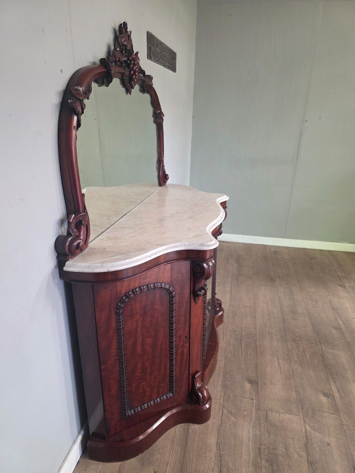 Antique Mahogany Victorian Marble Top Chiffionier 1870s Le photo vinterior