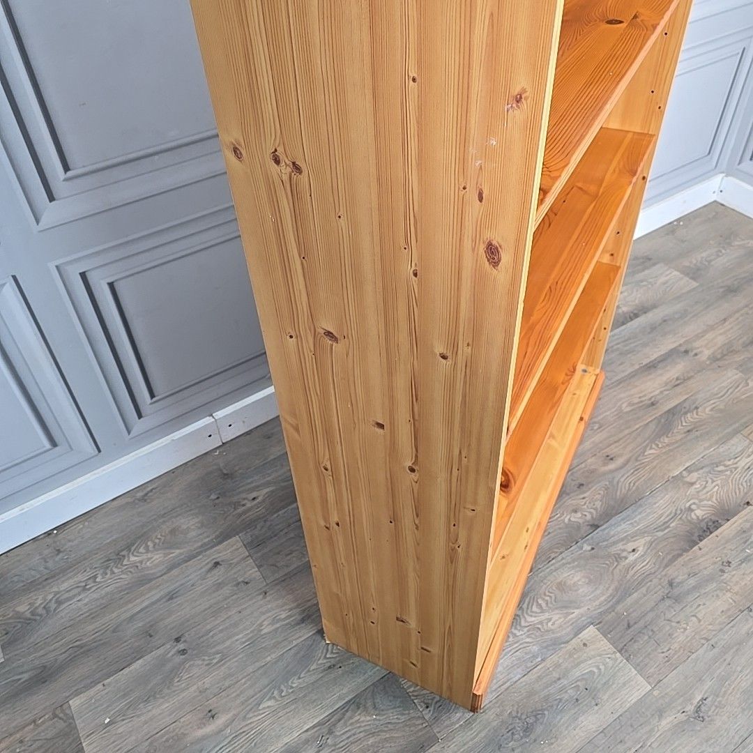 photo vinterior Vintage Pine Bookcase Shelving Unit Tall Display Shelves Retro Country Style