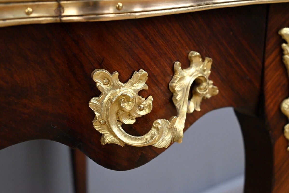 photo vinterior Louis XV Style Mahogany Writing Desk – Early 20th Century