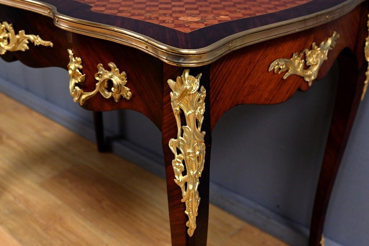 photo vintage Louis XV Style Mahogany Writing Desk – Early 20th Century