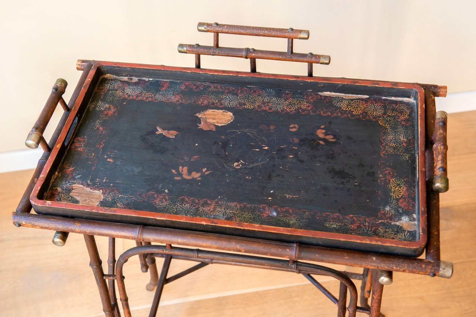 Antiek Japans bamboe bijzettafel   Japans gelakt dienblad   Victoriaanse theetafel   Plantenstandaard, 19e eeuw photo for sale