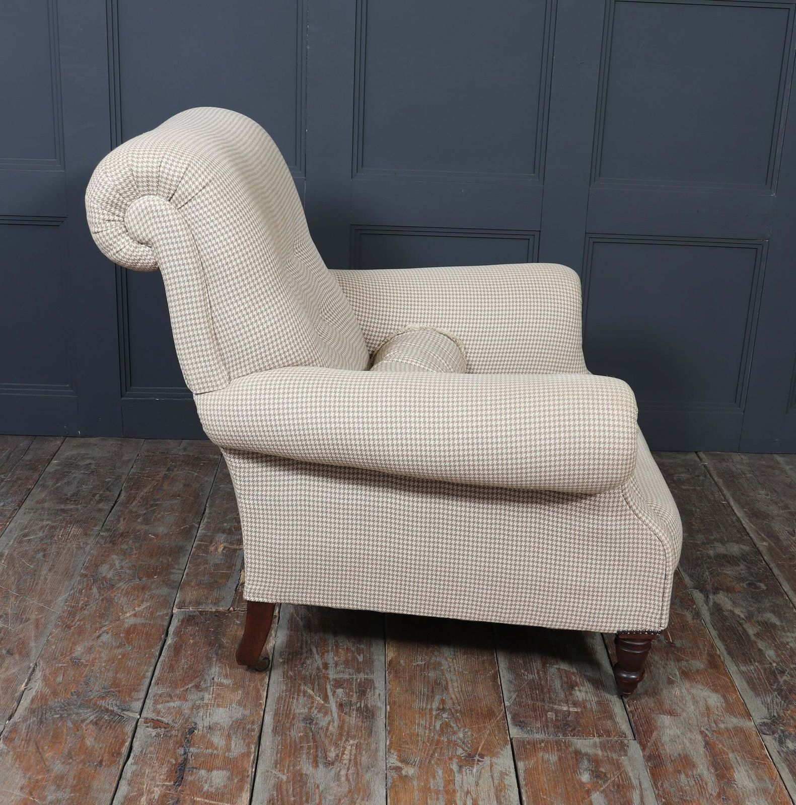 photo vinterior Late Victorian Button Back Armchair, English, Circa 1890–1900