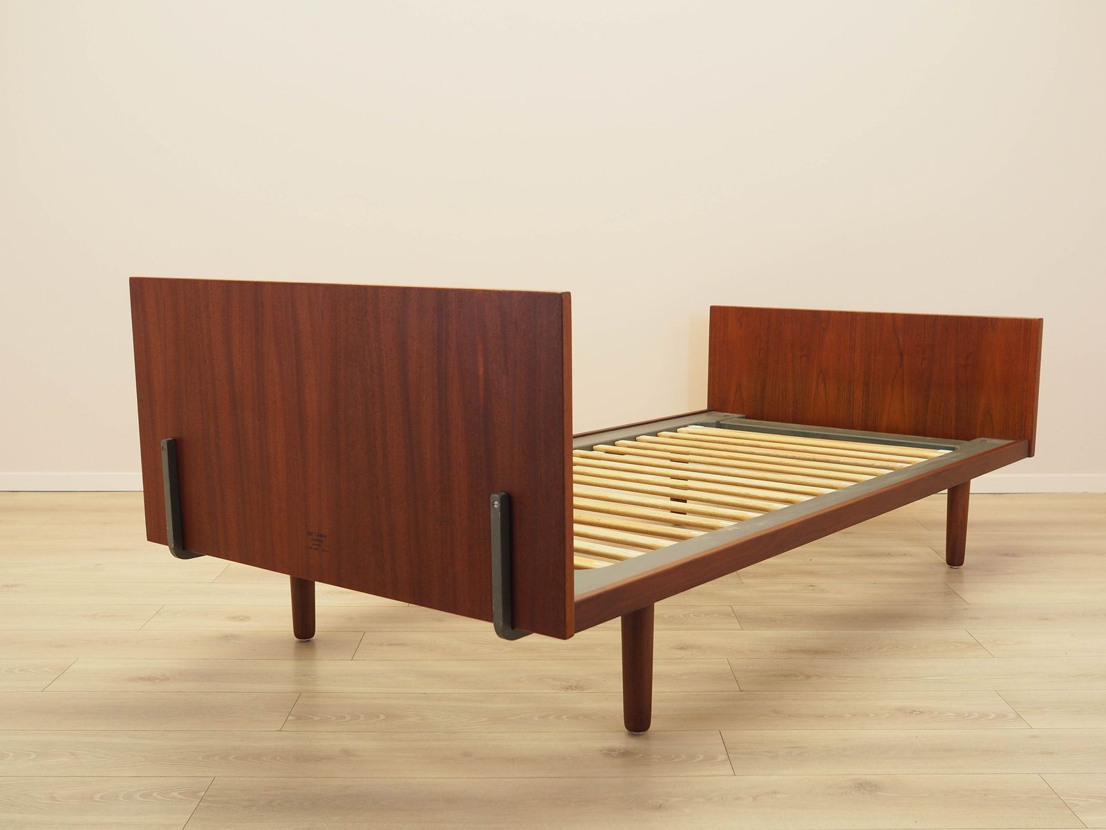 Teakhouten bed, Deens design, ca. jaren 1960 – Ontwerper: Hans J. Wegner, fabrikant: Getama photo buy