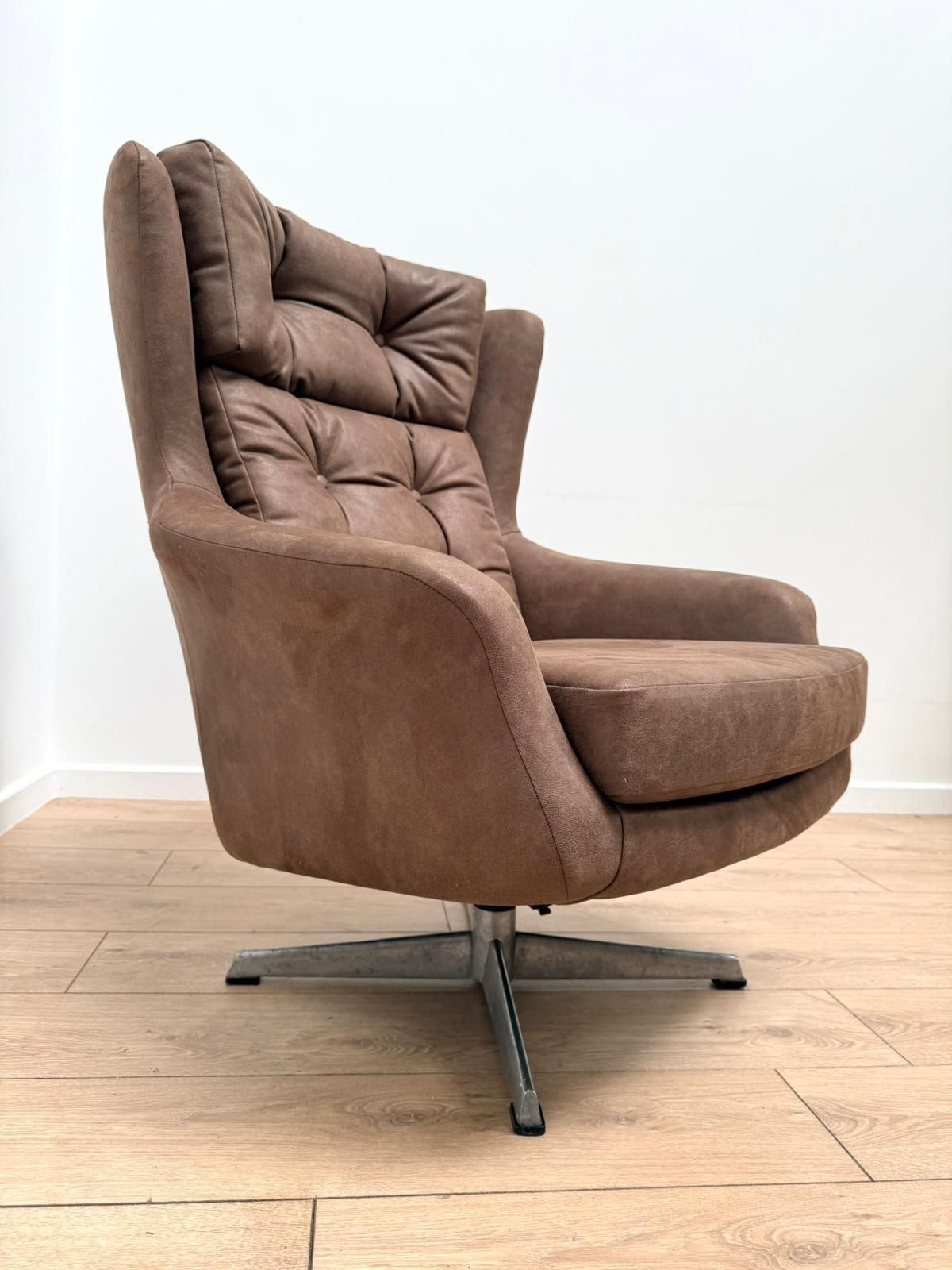 Vintage Mid Century Parker Knoll Statesment Style Swivel Armchair  Delivery Available 0017. photo Furniture