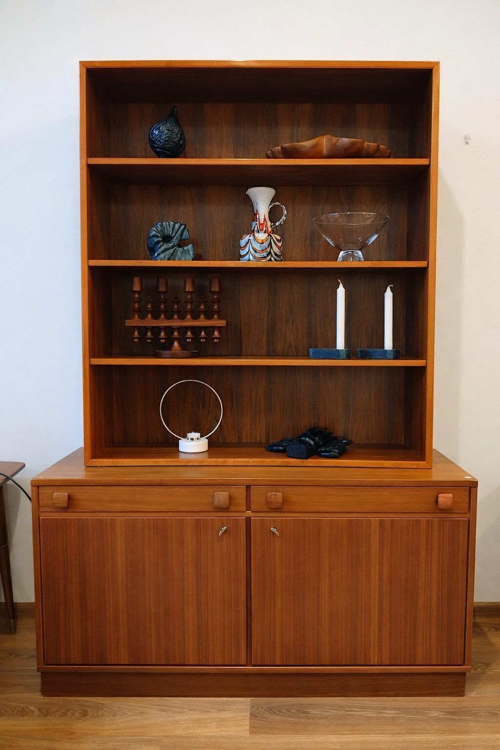 Gerestaureerde teakhouten kast/dressoir photo vinterior