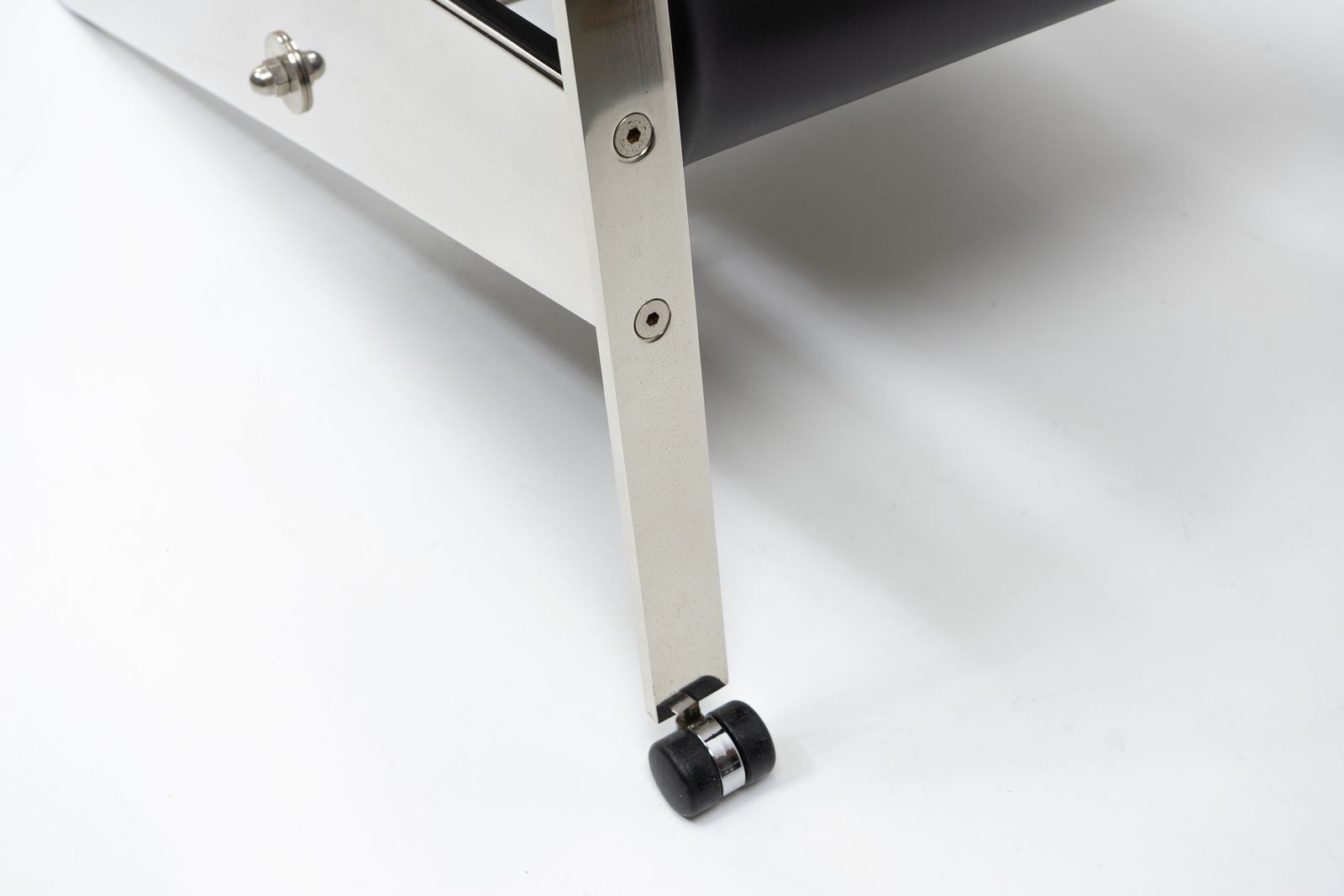 photo furniture Jean Prouvé, Grand Repos D80 By Tecta, 1980s