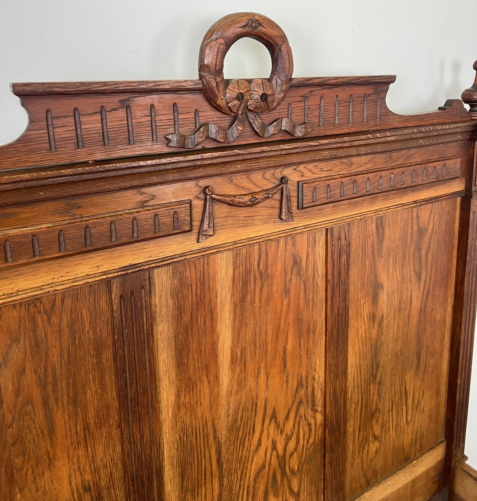 photo vintage Bed Antique French Style Oak Double Bed Frame Carved Headboard Lot 6094