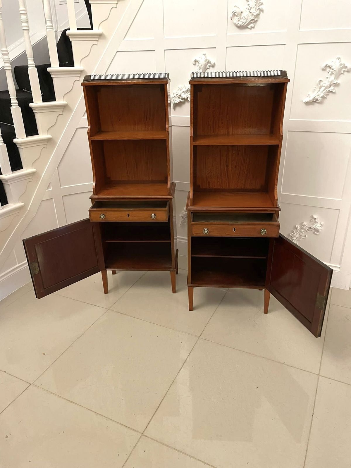 photo vinterior Rare Pair Of Gillows Antique Quality Satinwood Waterfall Bookcases