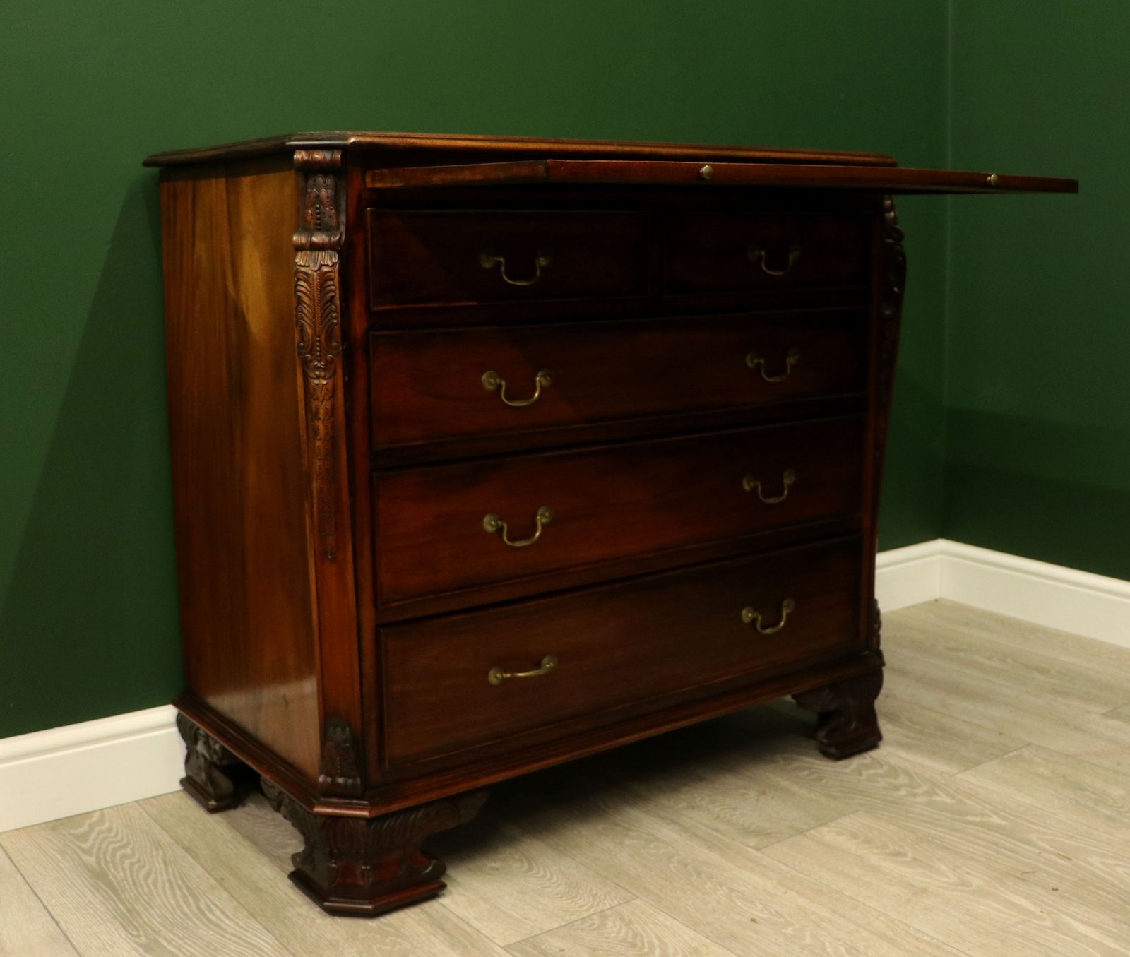 photo furniture A Lovely Solid Mahogany Bachelors’ Chest.