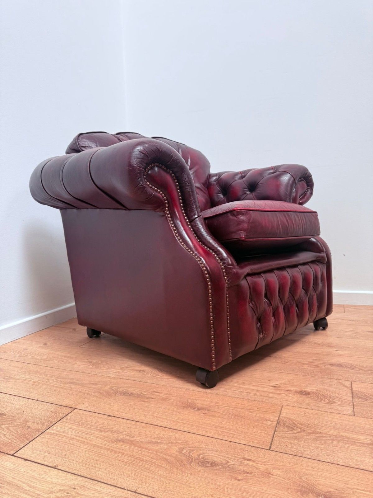 Vintage Comfy Warwick Chesterfield Club Chair Delivery Available 0332. photo Furniture