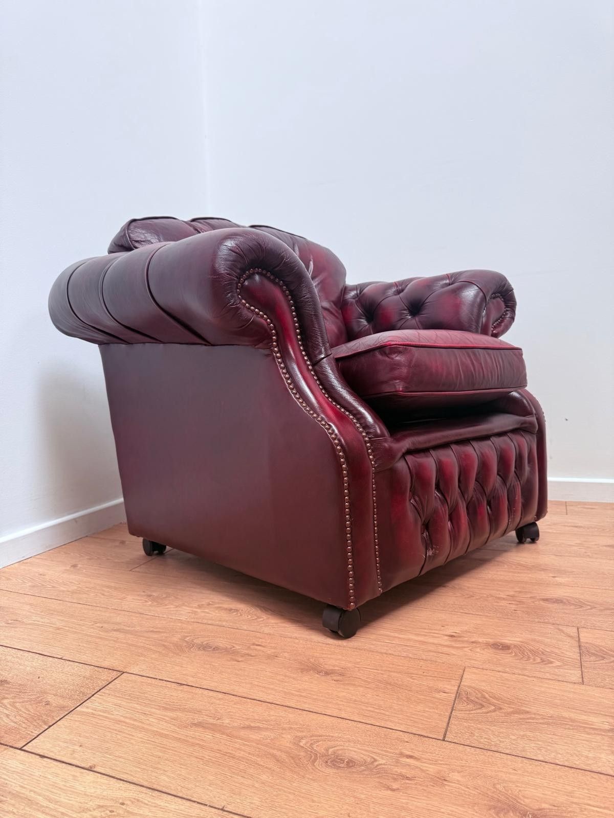 Furniture Vintage Comfy Warwick Chesterfield Club Chair Delivery Available 0332. photo