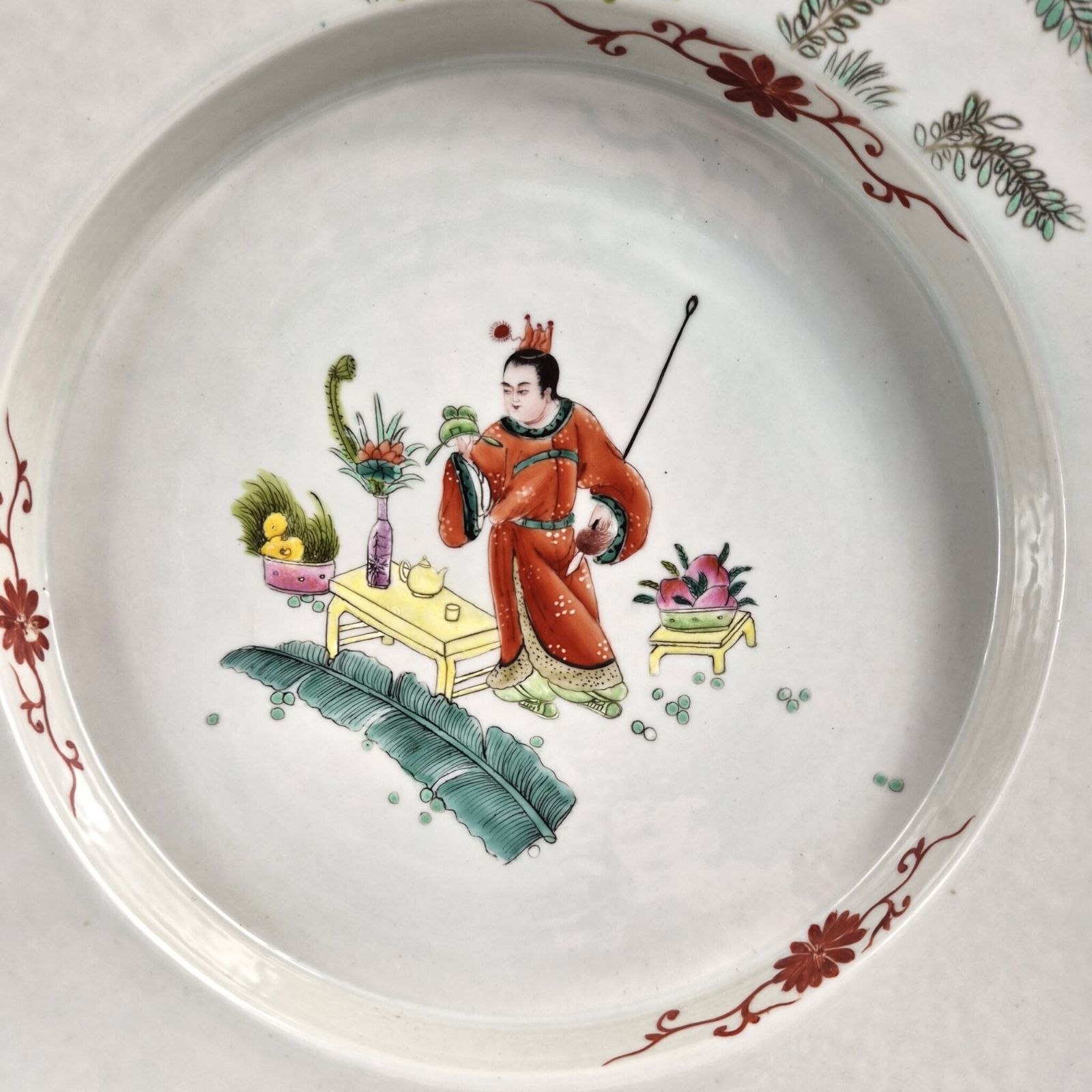 Zeldzame grote Chinese famille rose porseleinen kom met gekartelde rand, ca. 1880 photo furniture