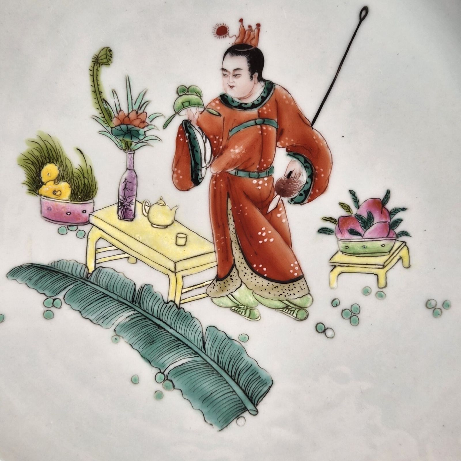 Zeldzame grote Chinese famille rose porseleinen kom met gekartelde rand, ca. 1880 photo for sale