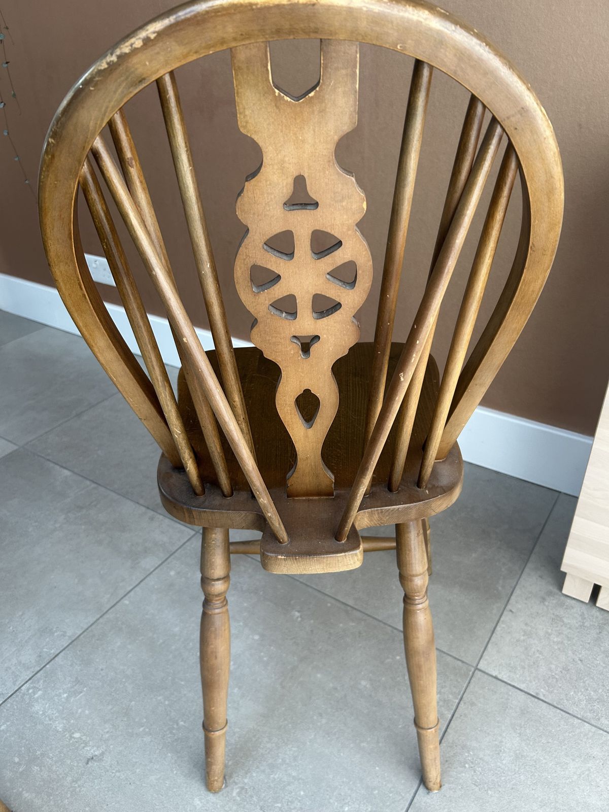 Furniture Mid Century Set Of 6 Windsor Wheelback Dining Chairs With Carvers (Dated 1976) photo