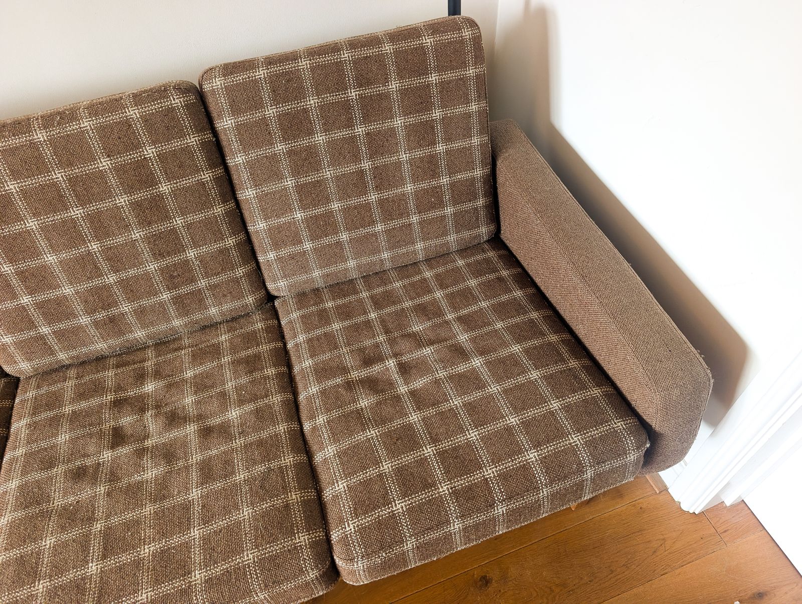 photo vinterior Rare Mid Century 1960s Vintage Danish 4 Seater Retro Sofa In The Style Of Hans J. Wegner With Original Wool And Sprung Cushions