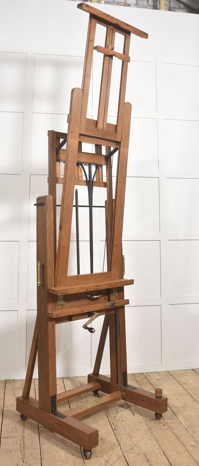 photo furniture Winsor & Newton Oak Studio Easel
