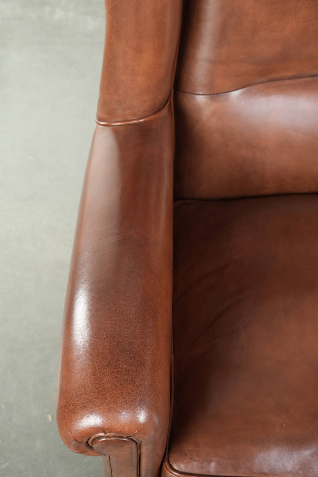 Large Sheepskin Wing Armchair In Like New Condition, In Timeless English Style, With Excellent Seating Comfort. photo buy
