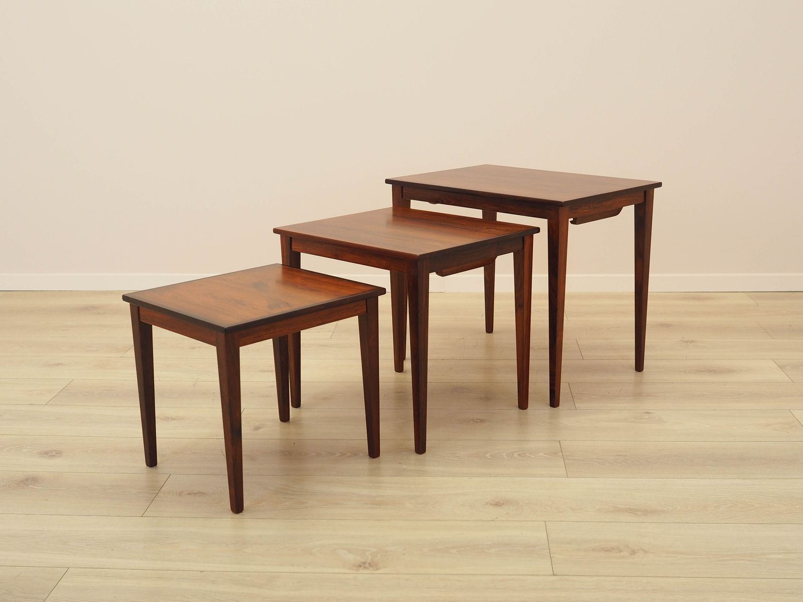 Ensemble de trois tables basses, design danois, années 1960, fabriqué au Danemark photo furniture