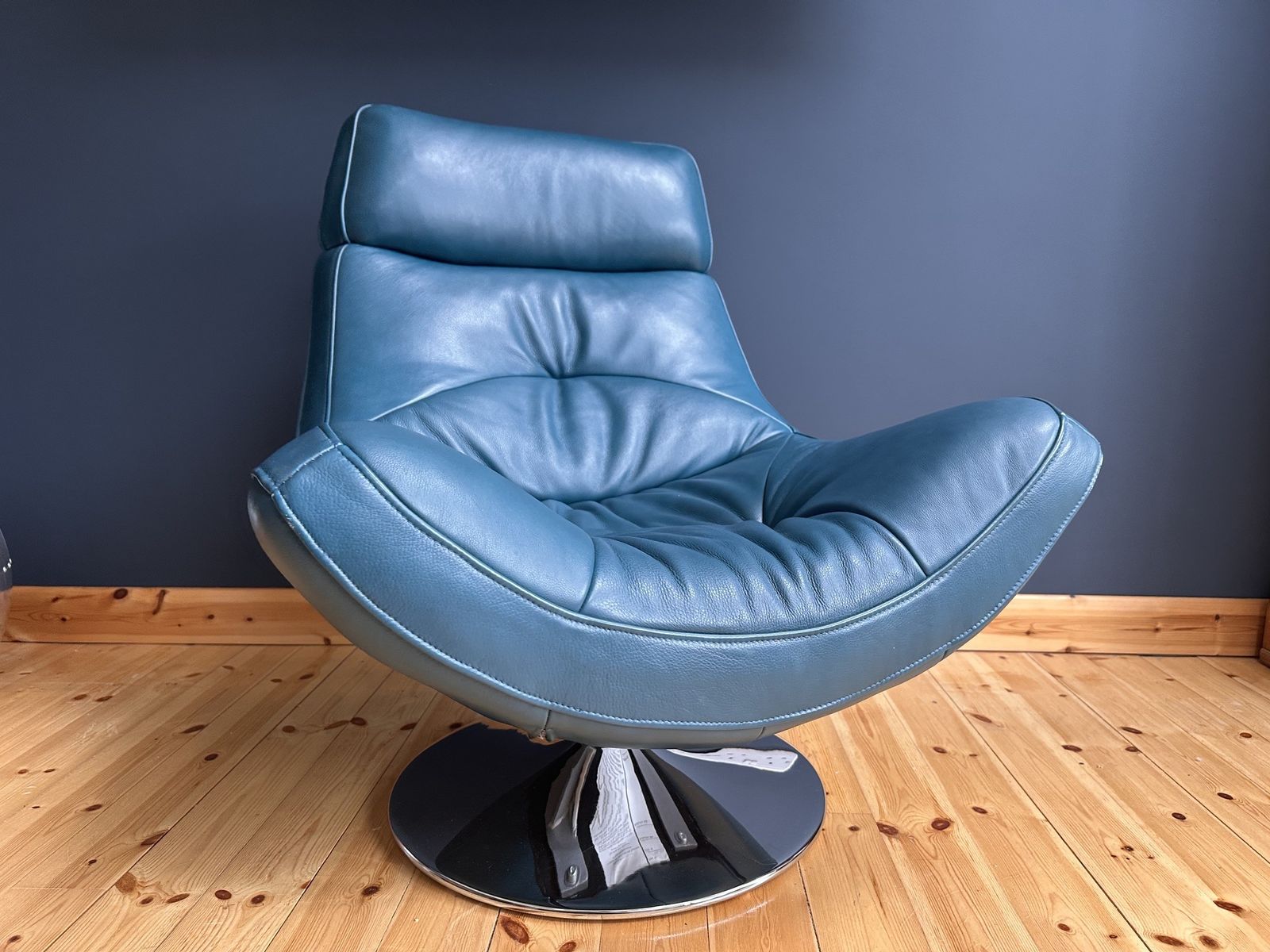 Retro Swivel Armchair In Teal Full Grain Leather With Chrome Base photo vinterior