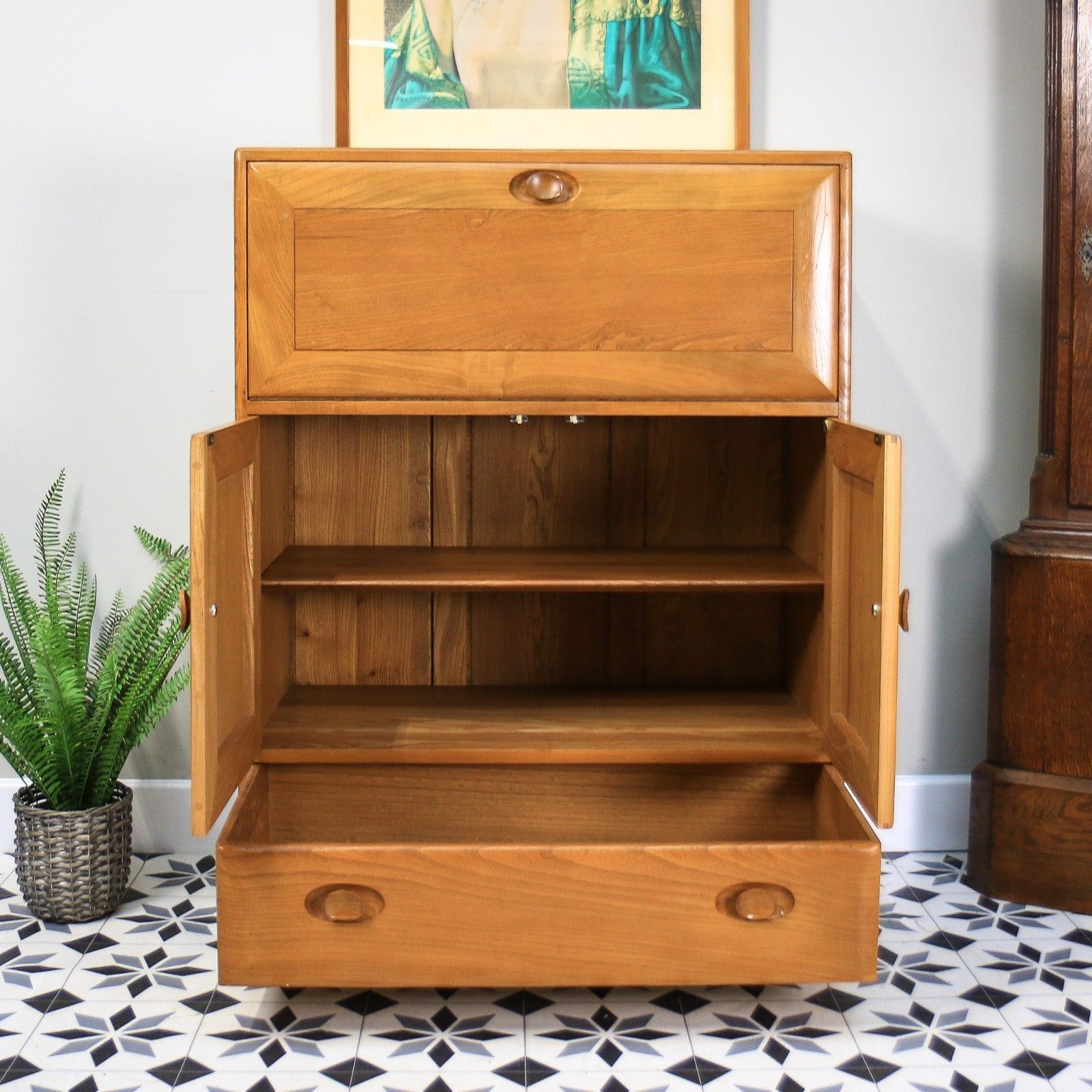photo vinterior Ercol Windsor Blonde Drinks Cocktail Cabinet Bureau In Elm Model 469