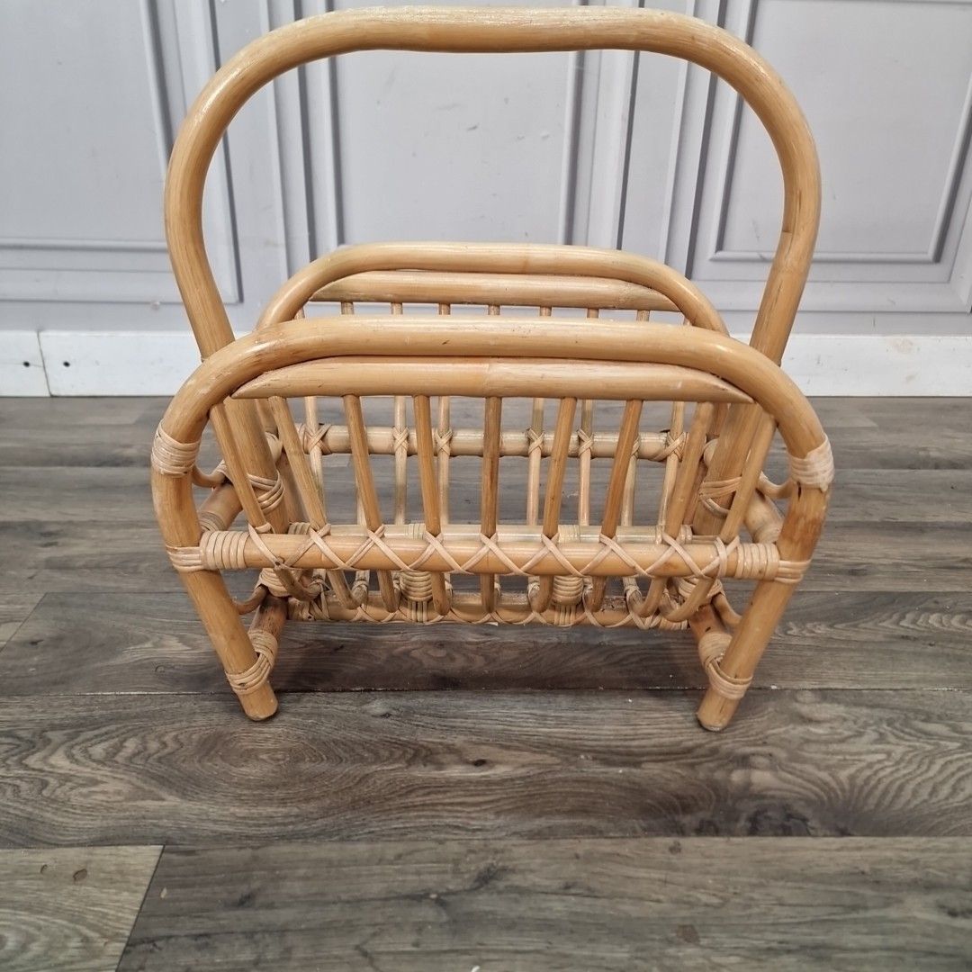 photo vintage Vintage Bamboo Magazine Rack Rattan Newspaper Holder Boho Retro Mid Century Mcm
