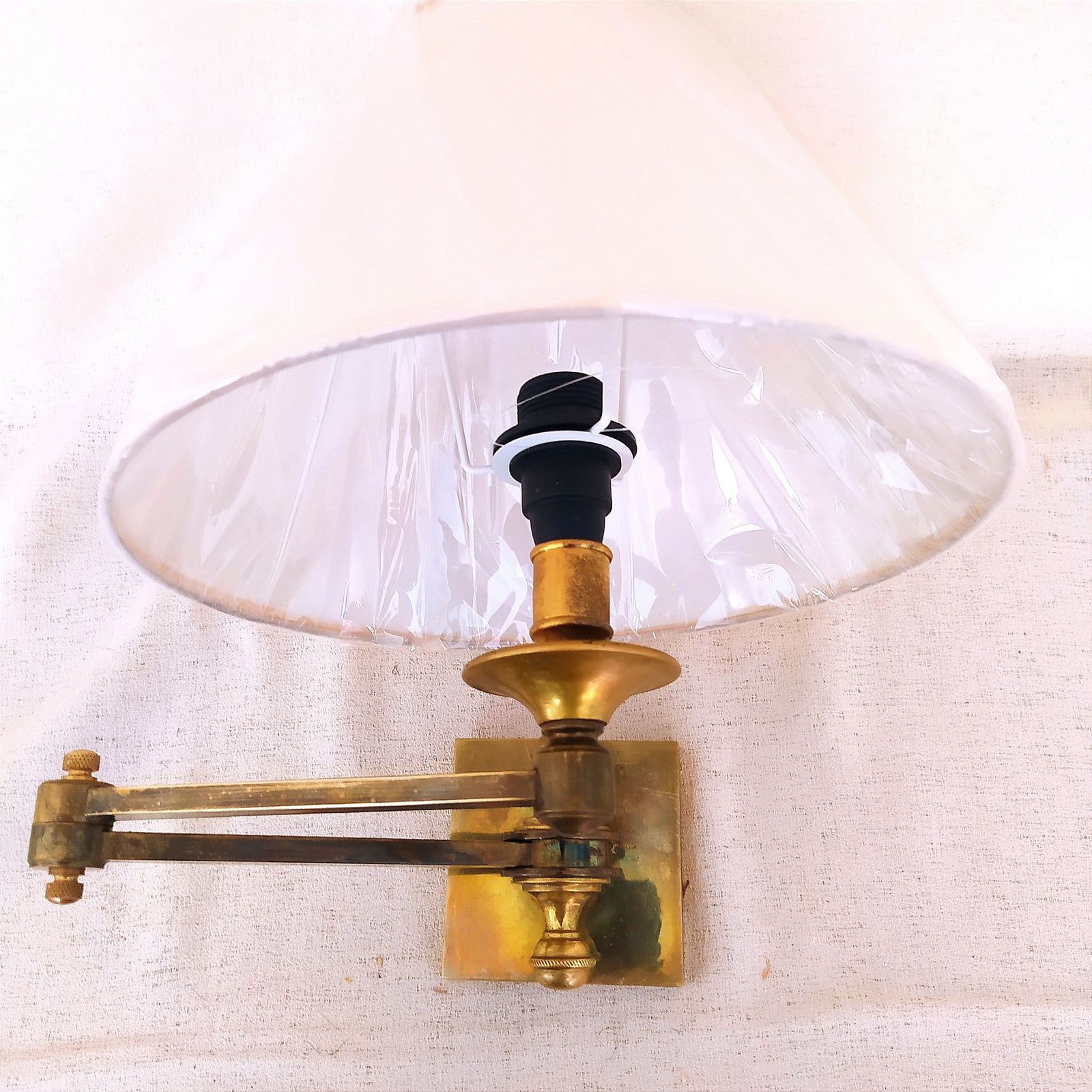 Paire d'appliques à bras articulé en laiton, années 1960 photo furniture
