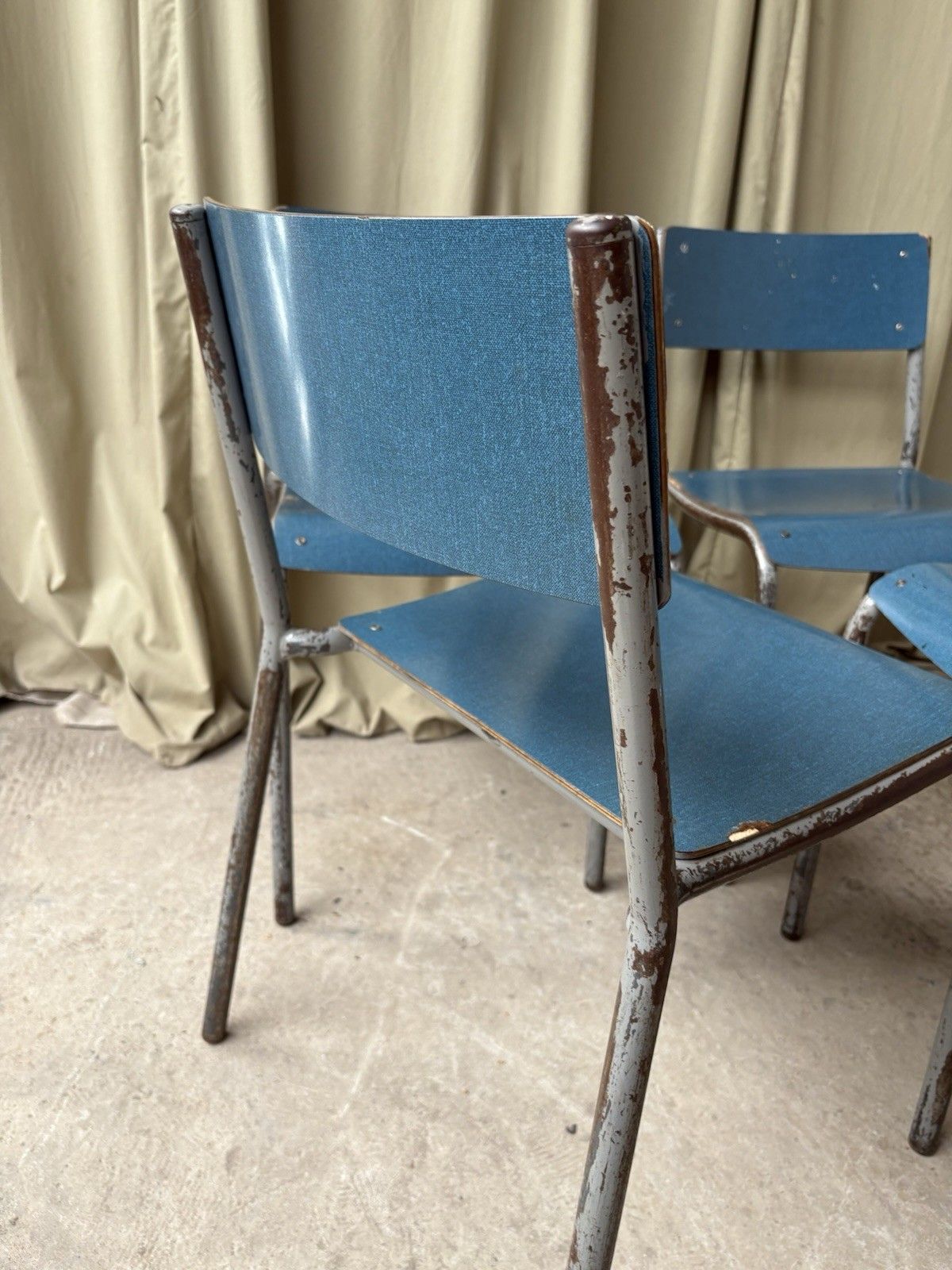 photo vintage Vtg Mid Century Industrial Metal Set Of 4 Stacking Dining Chairs Retro R1194