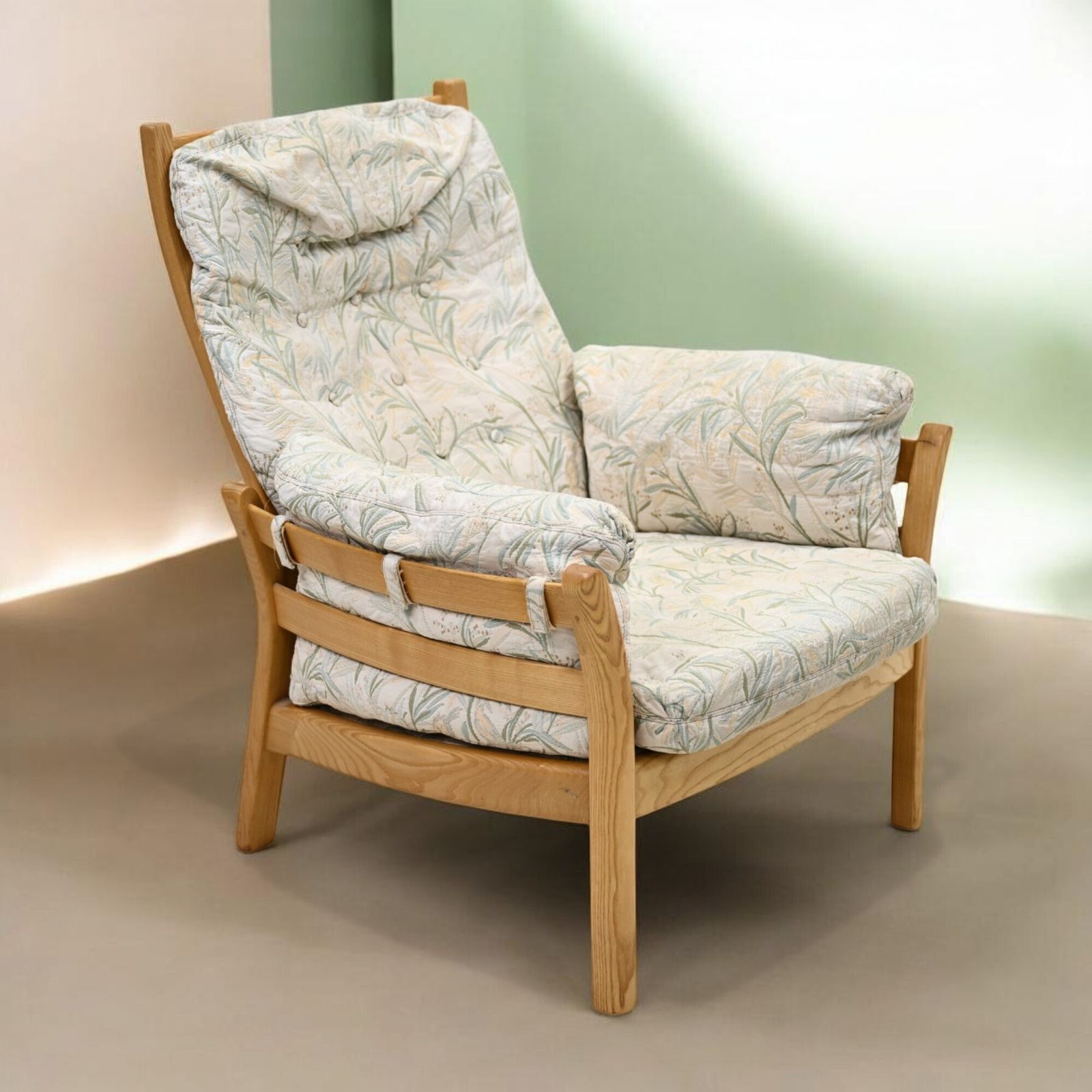 Ercol Saville Easy Chair Armchair Light Finish Ercol's Upholstery Free Delivery*