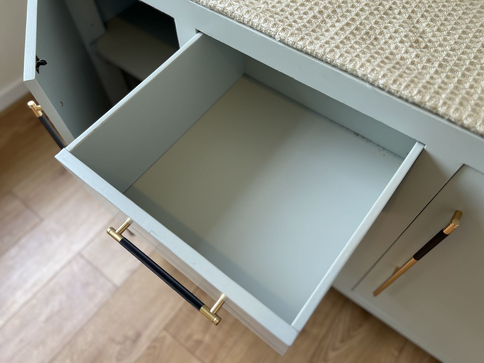 photo furniture Premium Solid Wood Light Grey Large Sideboard Modern Furniture Rrp  £650!