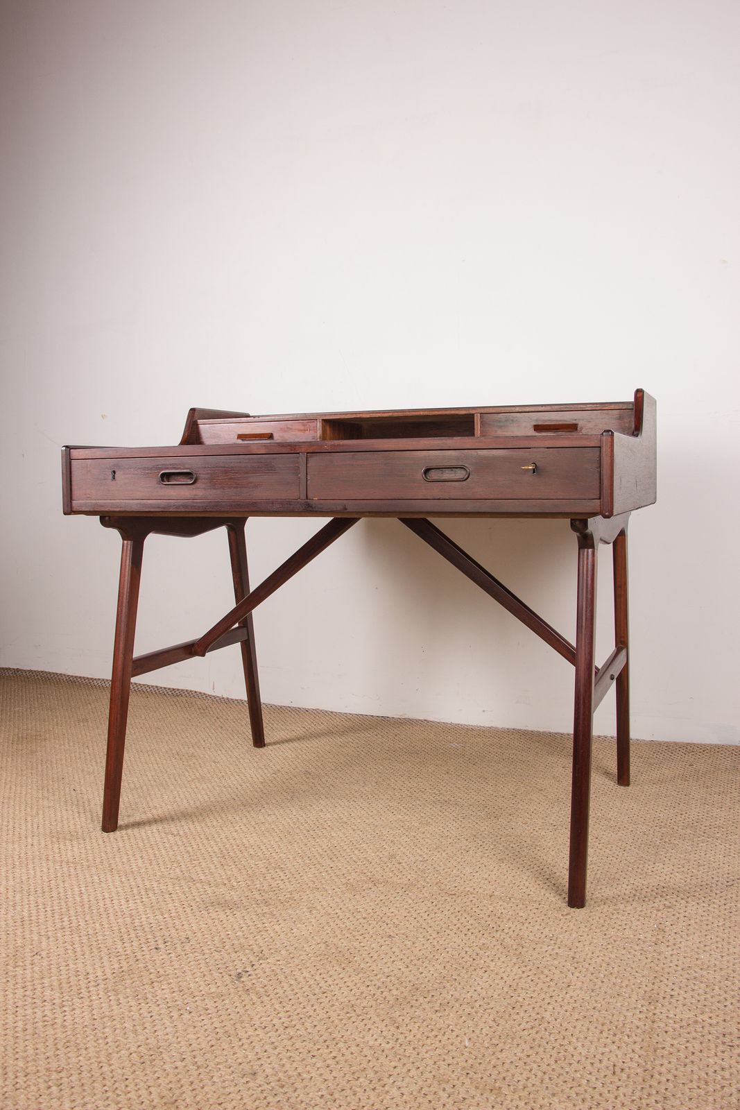 Danish Rosewood Desk, Model 56 By Arne Wahl Iversen For Vinde Mobelfabrik 1960. photo vinterior