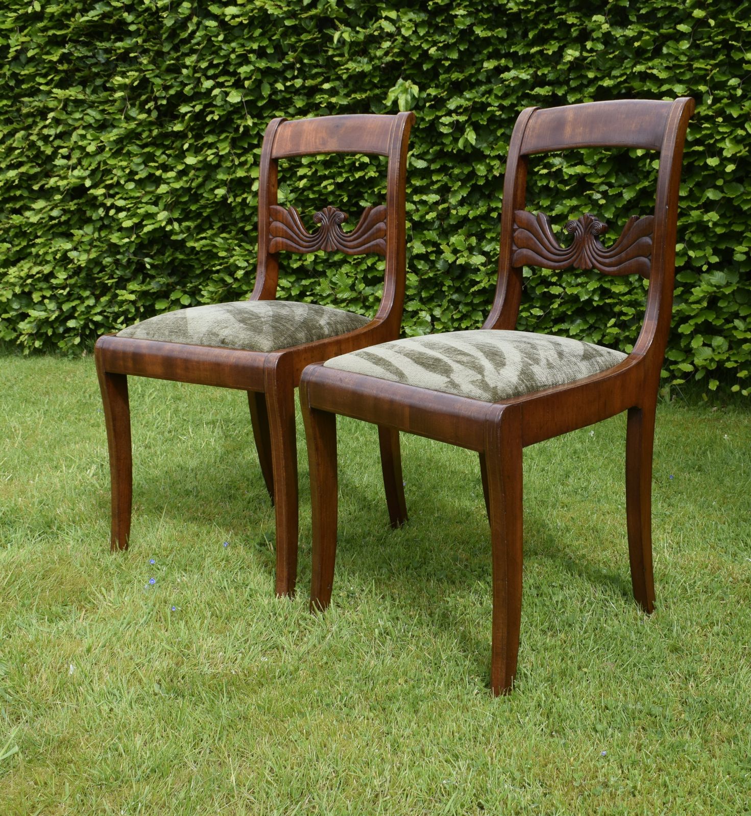 photo vintage Pair Of Mahogany & Inlaid Side Chairs