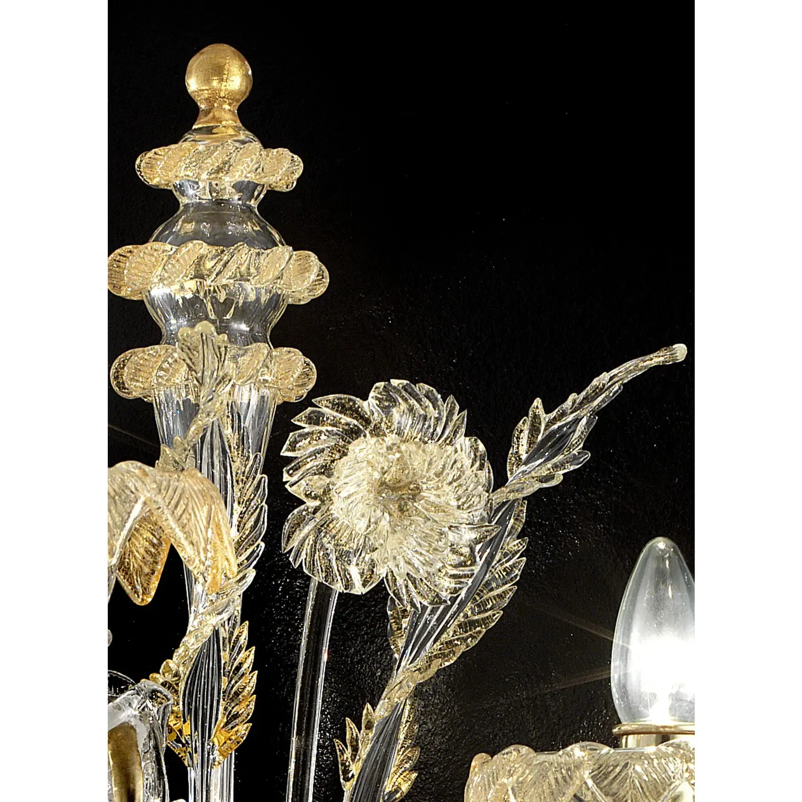 Italian Murano Glass Ca’ Rezzonico – Handcrafted Gold Floral Motif Design photo vinterior