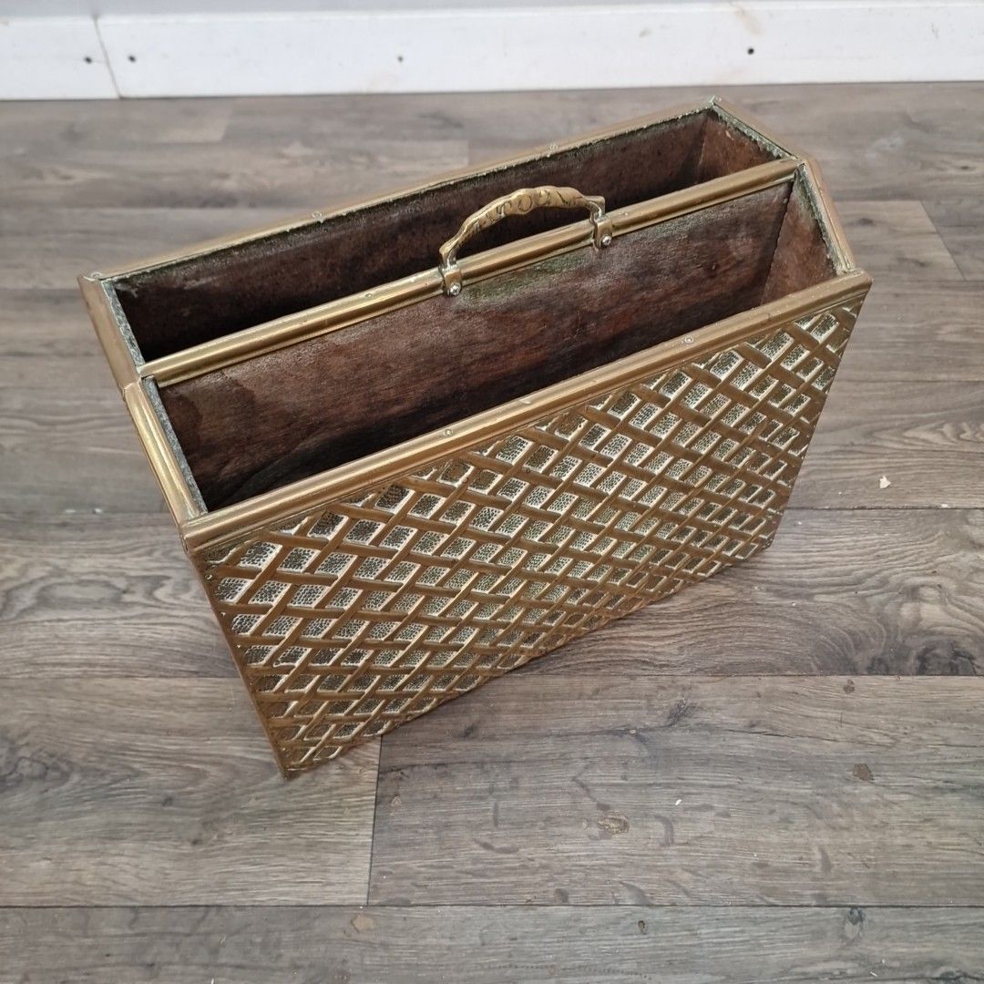 Vintage Brass Magazine Rack Embossed Lattice Style Newspaper Paper Holder Retro photo Home Decor