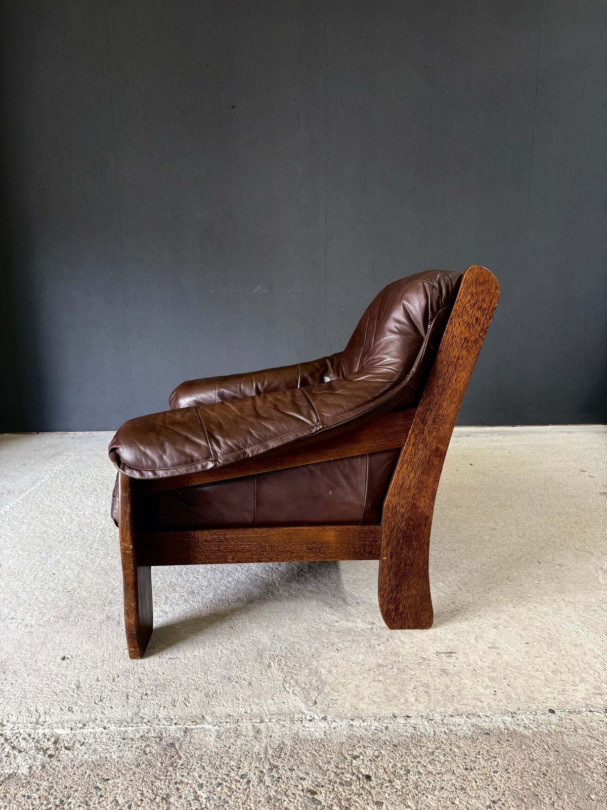 photo vintage Brutalist Design Leather & Oak Lounge Chair Set, Belgium 1970's
