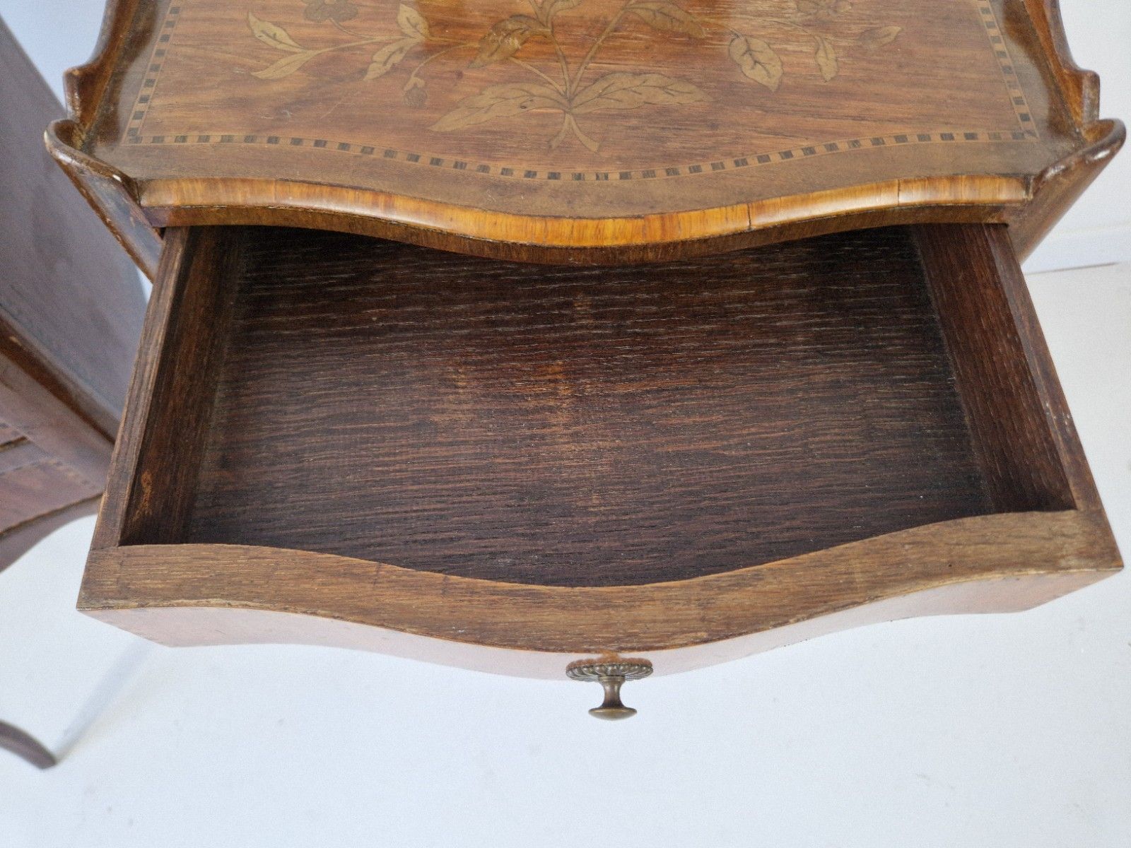 photo vintage ​Pair Of Antique French Style Inlaid Bedside Vanity Tables Coiffeuses