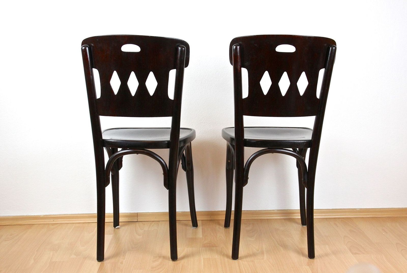 photo furniture 20th Century Art Nouveau Bentwood Chairs By Kohn, Set Of 2, Vienna Ca. 1910