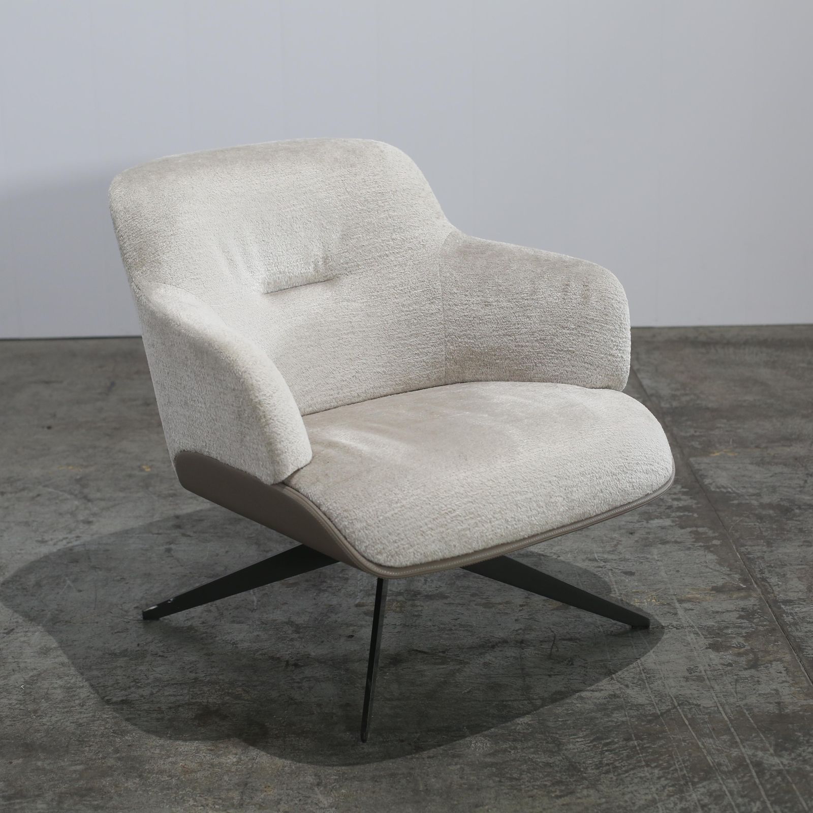 Molteni Kensington Armchair By Rodolfo Dordoni photo buy