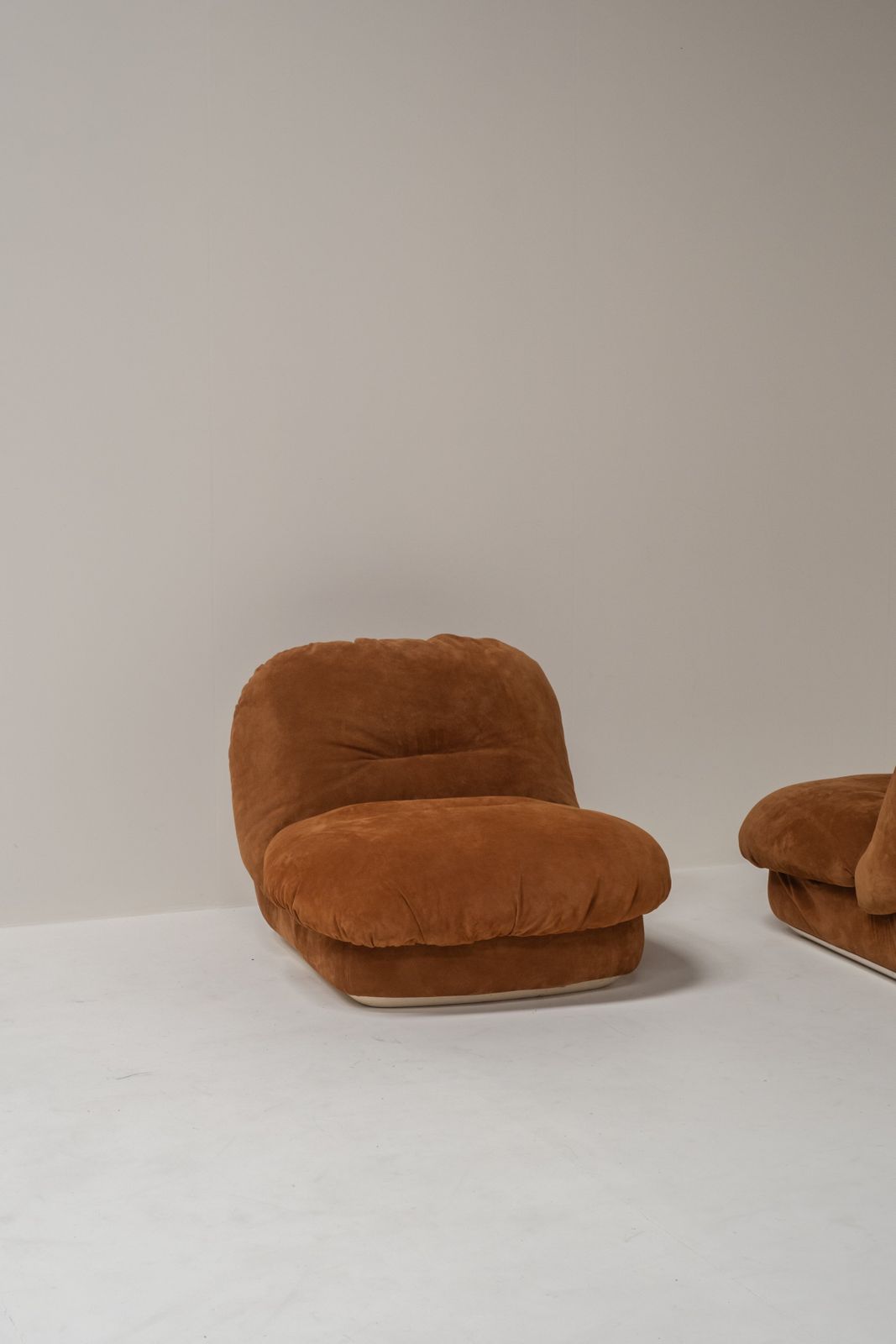photo vinterior Pair Of “Jumbo” Lounge Chairs By Alberto Rosselli For Saporiti Italia, Italy 1970s